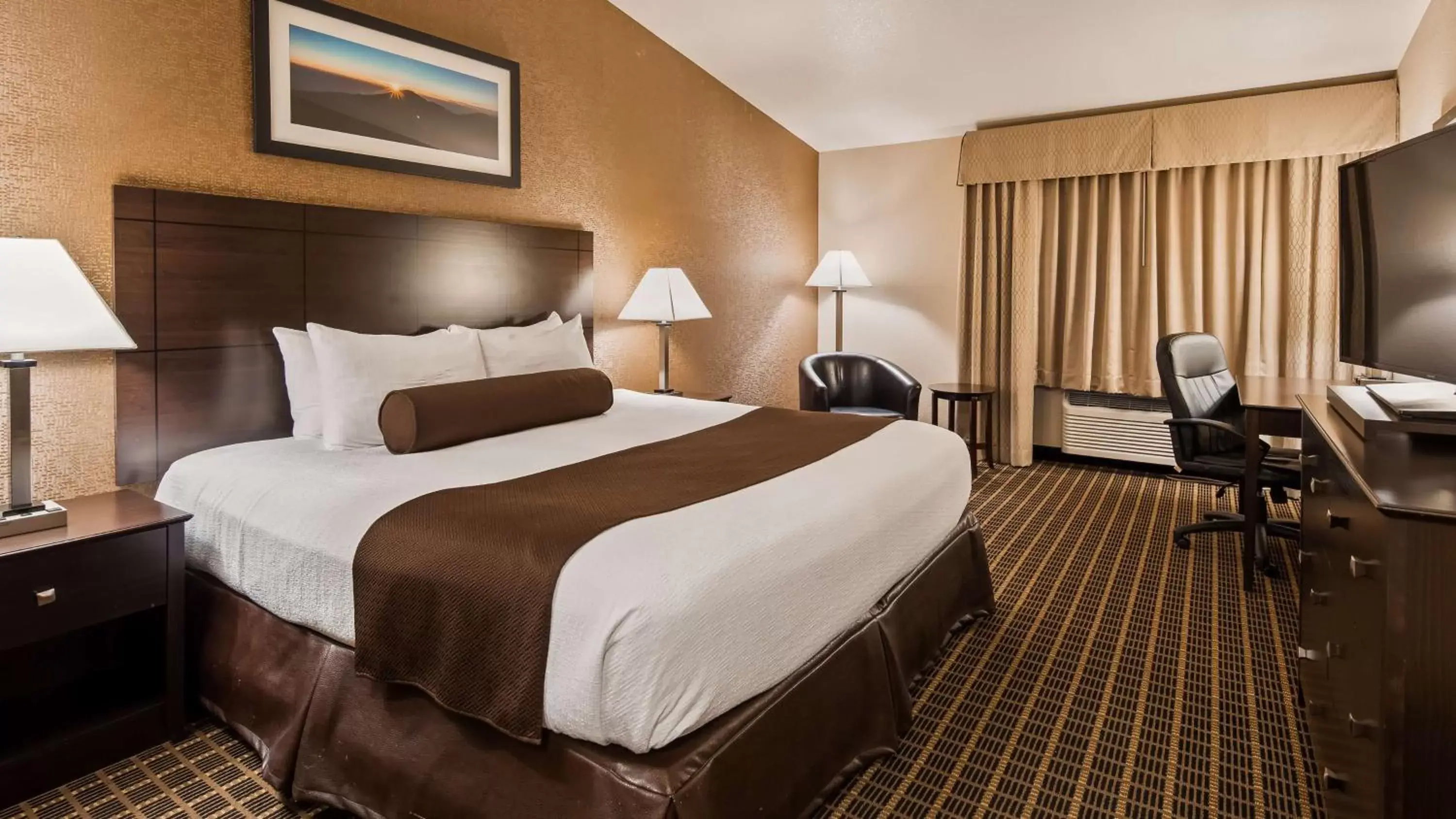 Photo of the whole room, Bed in Best Western Plus Las Vegas West