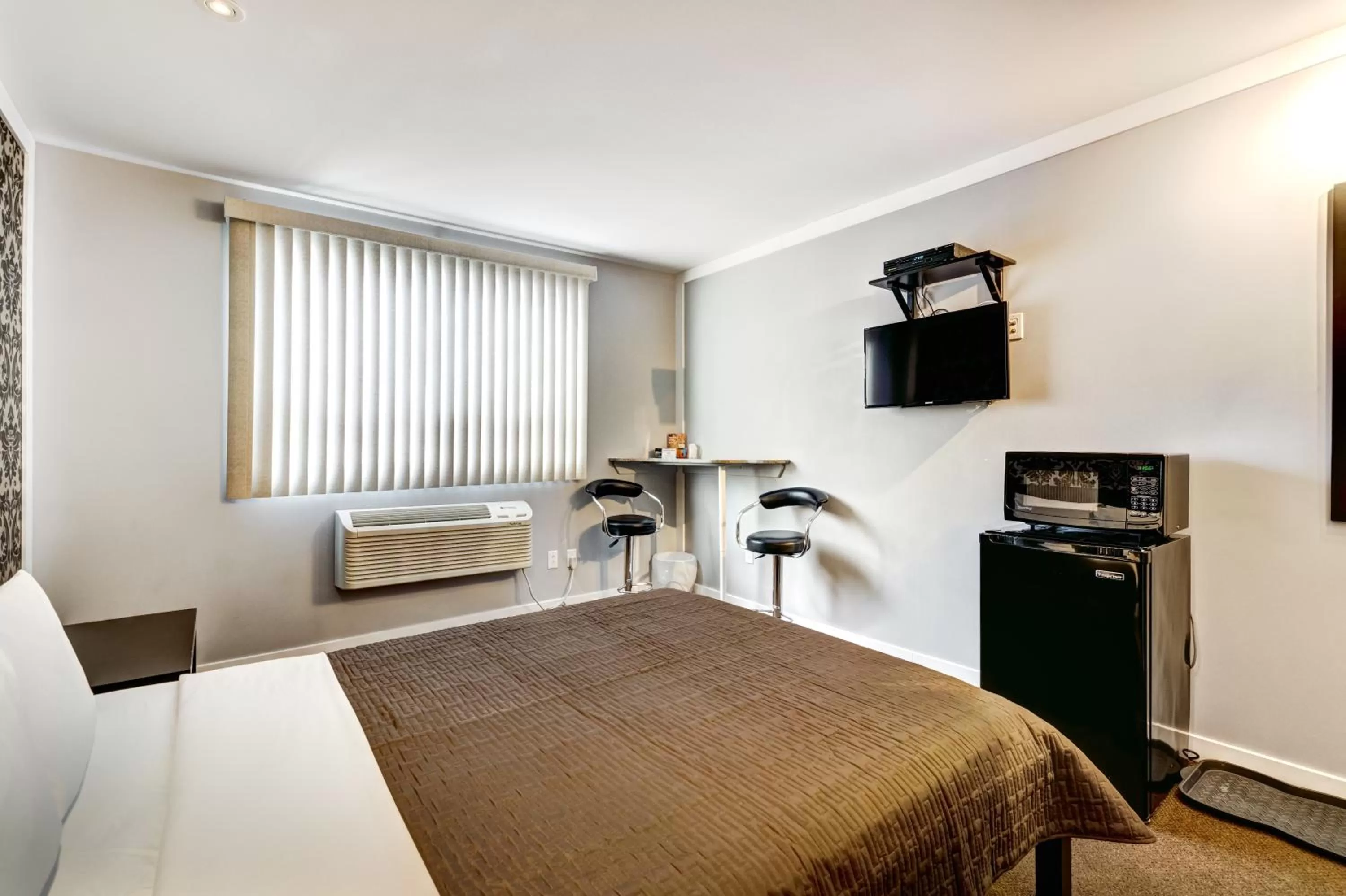 TV and multimedia, Bed in Auberge St. Jacques