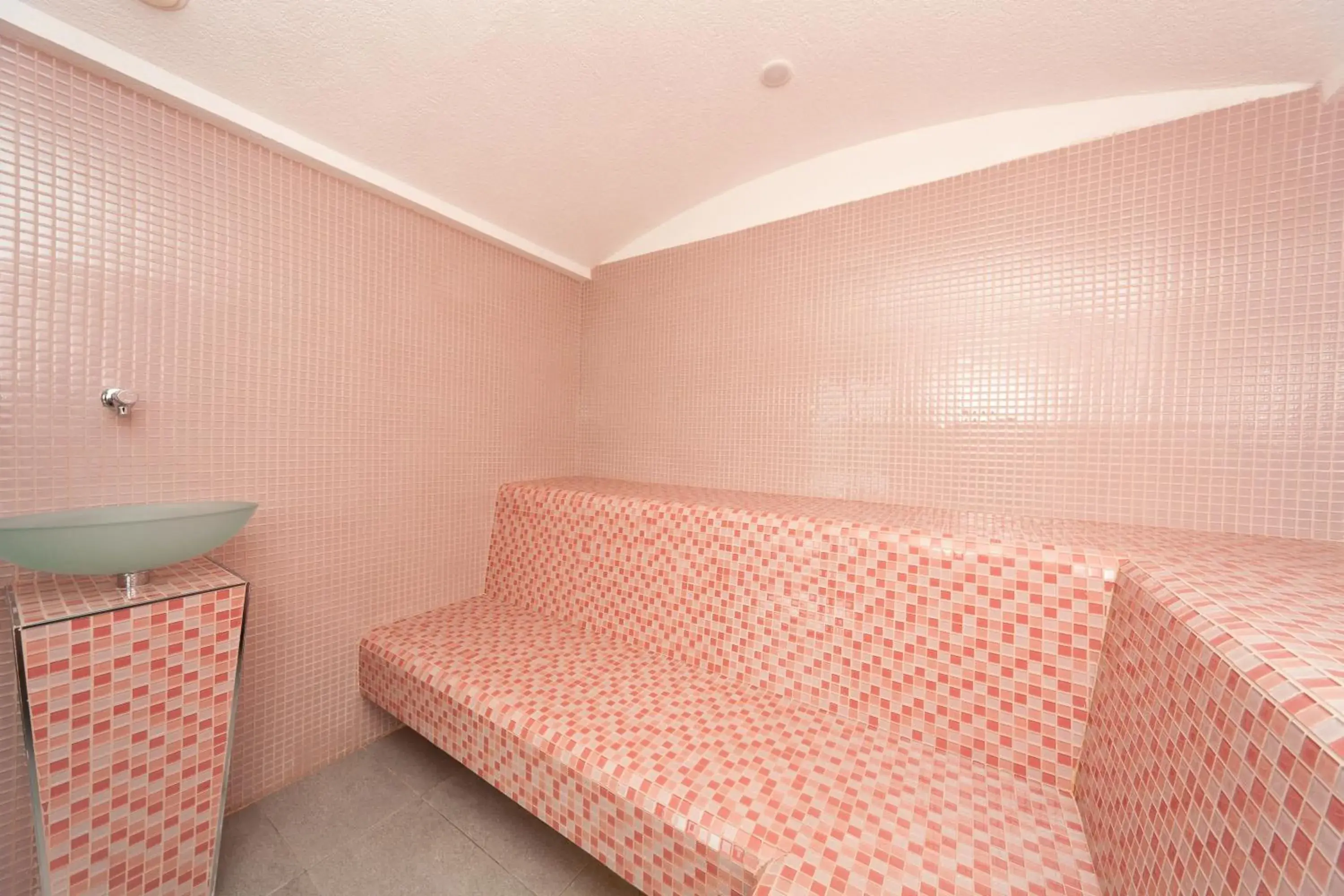 Steam room, Bathroom in RMH MODENA DES ARTS