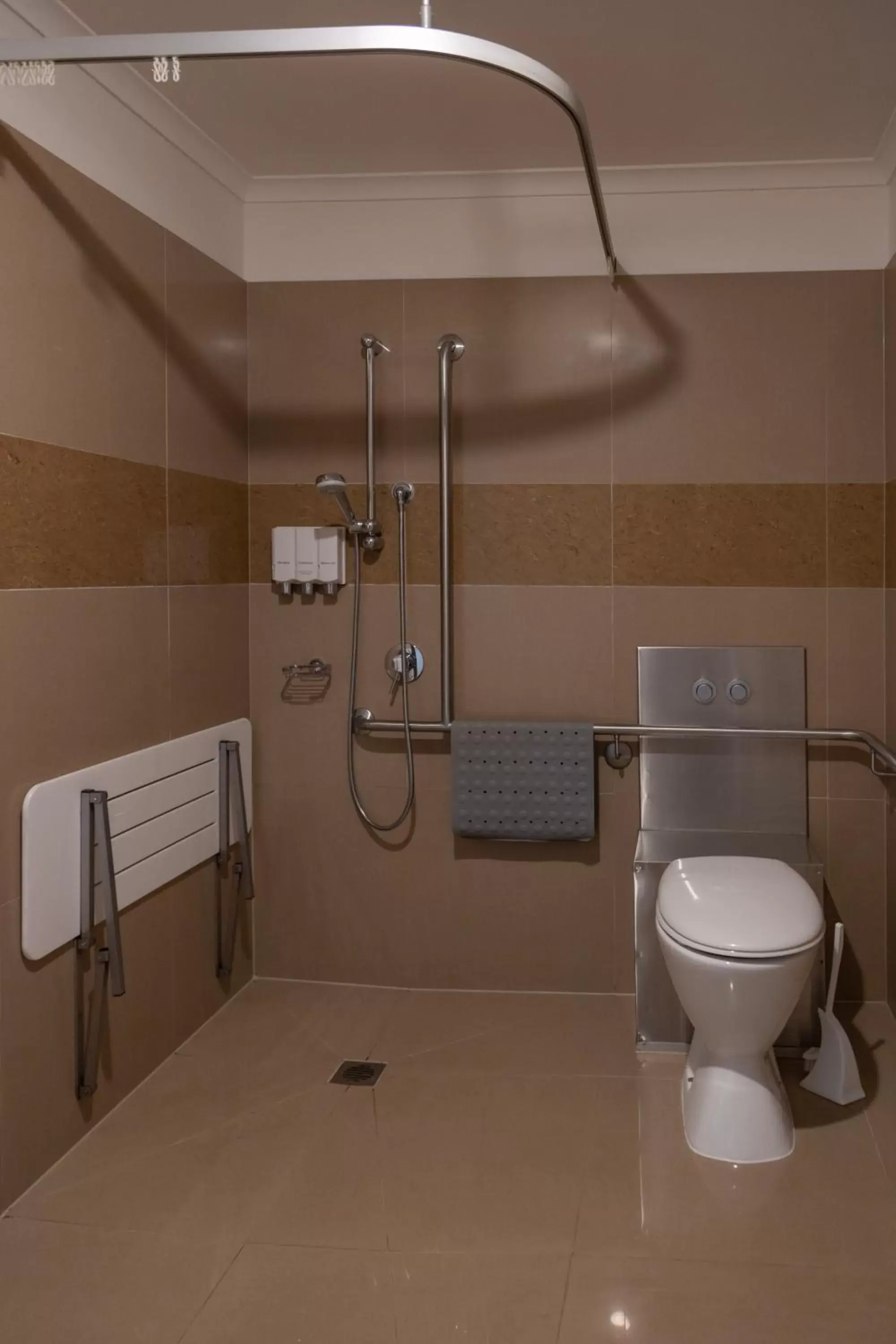 Shower, Bathroom in Bairnsdale International