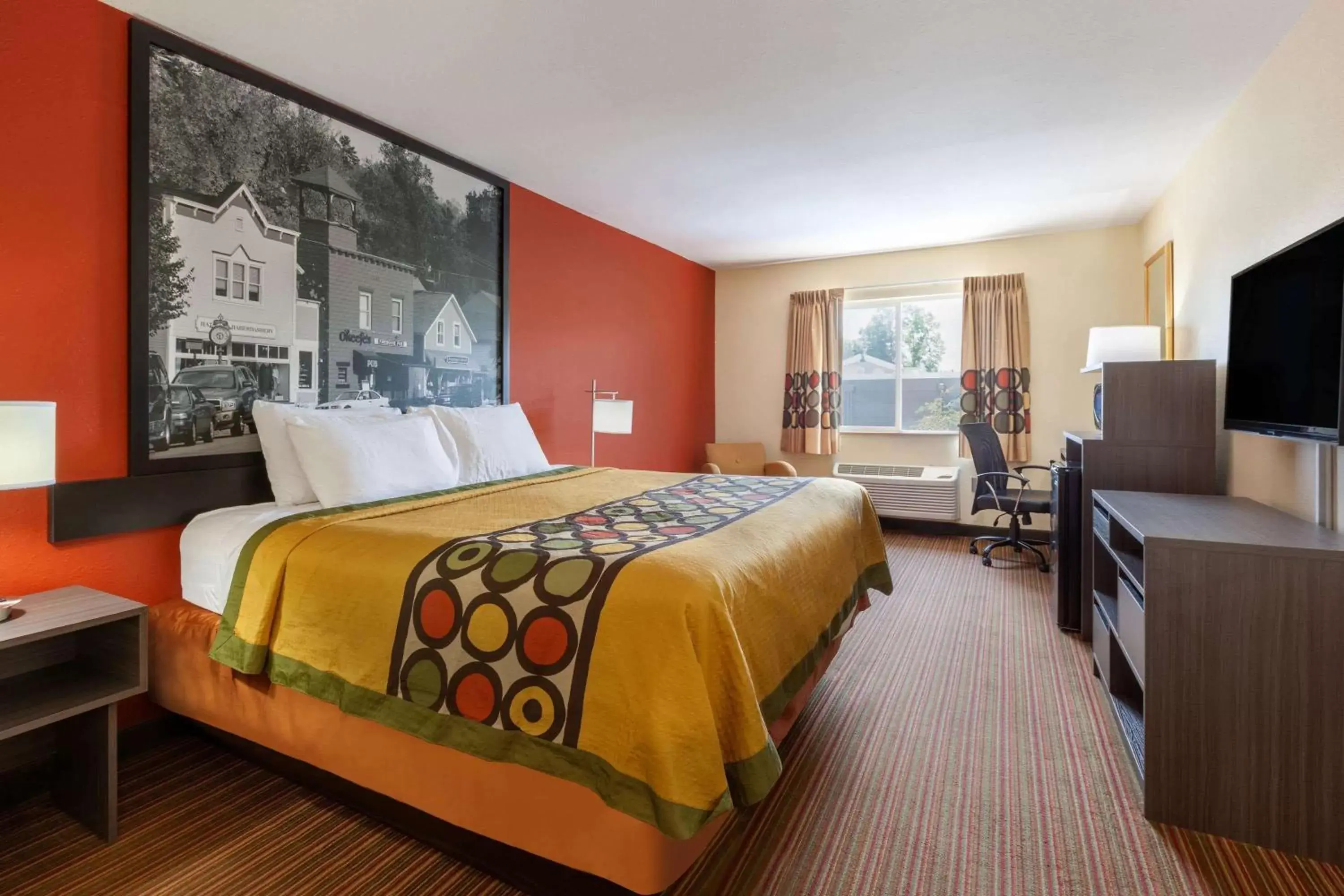 Photo of the whole room, Bed in Super 8 by Wyndham Big Rapids