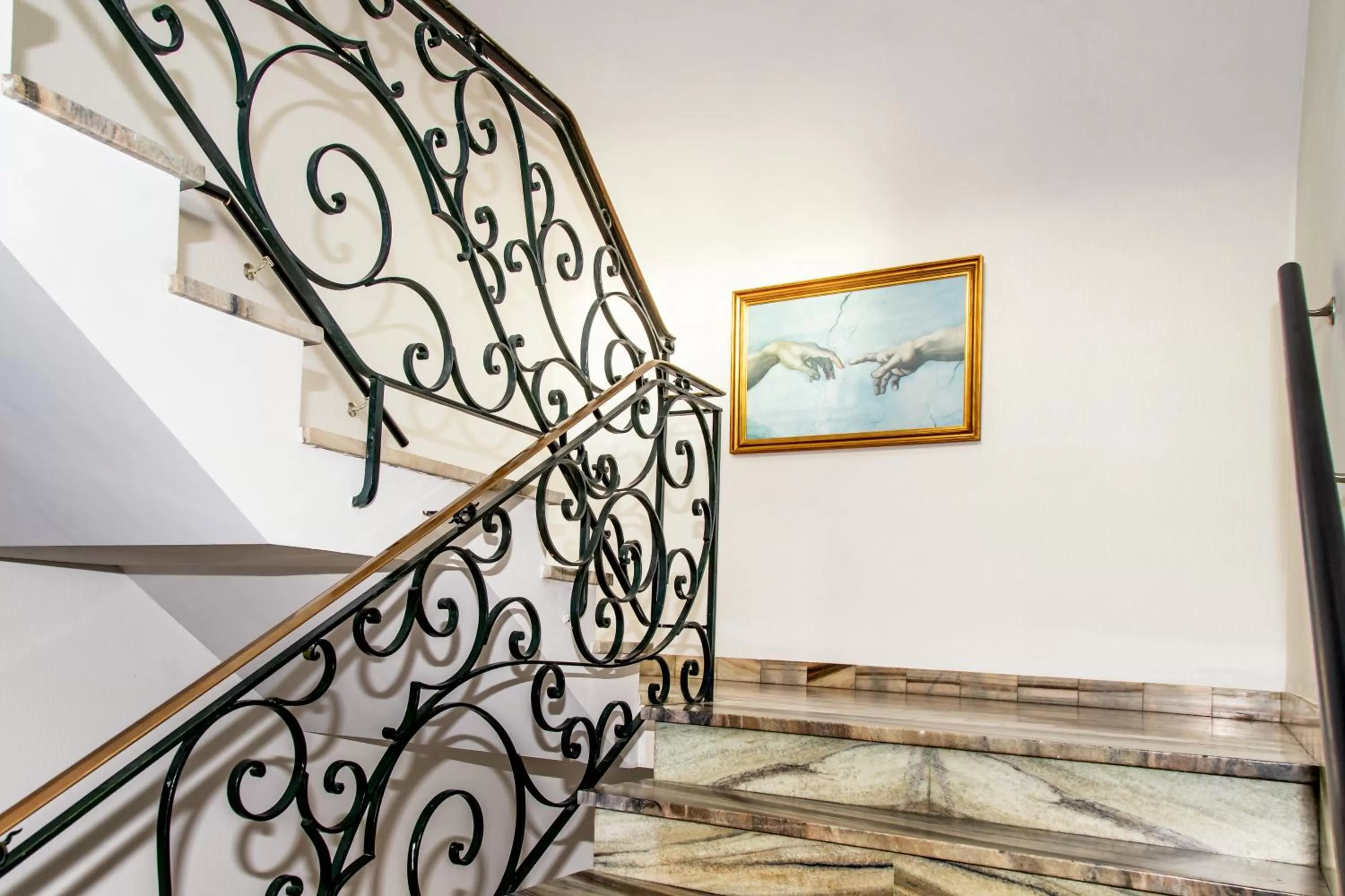 Lobby or reception in The Originals Boutique, Hôtel de La Baie de Morlaix