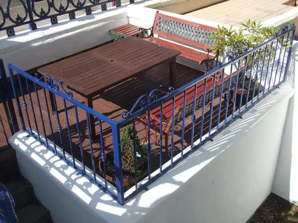 Garden, Balcony/Terrace in Fern Villa Hotel - Albert Road