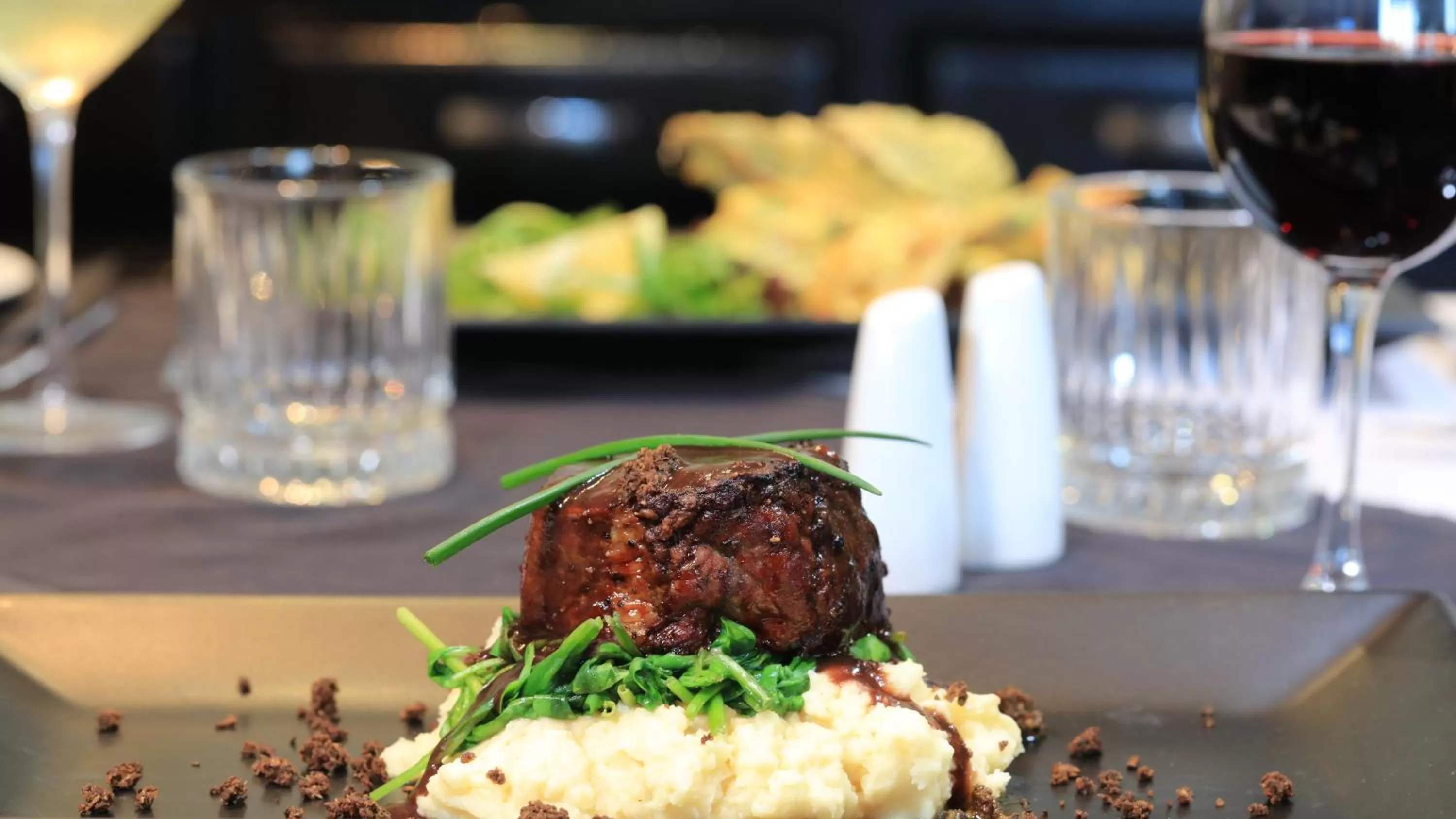 Restaurant/places to eat in Hilltop Motel