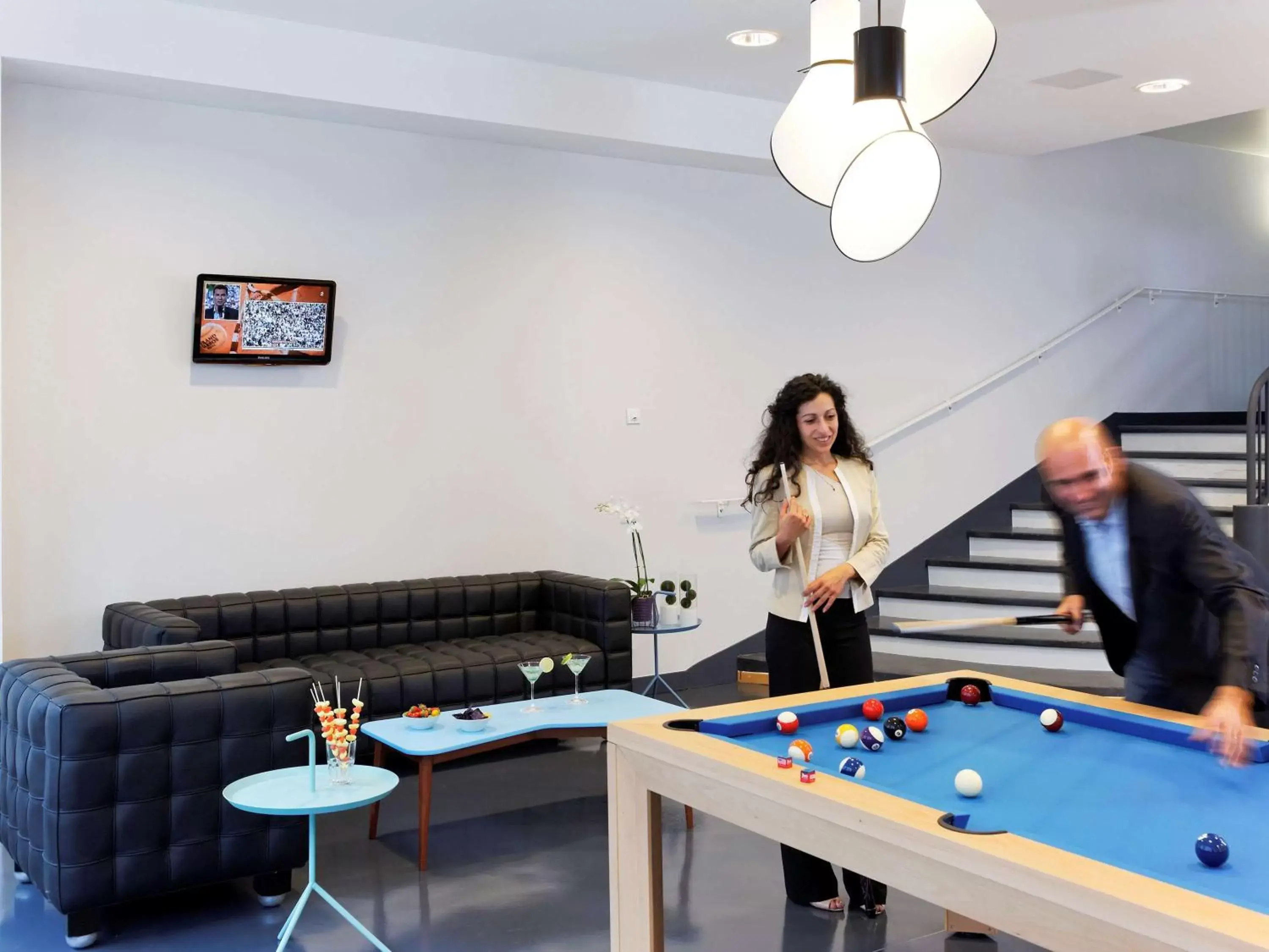 Lounge or bar, Billiards in ibis Styles Calais Centre