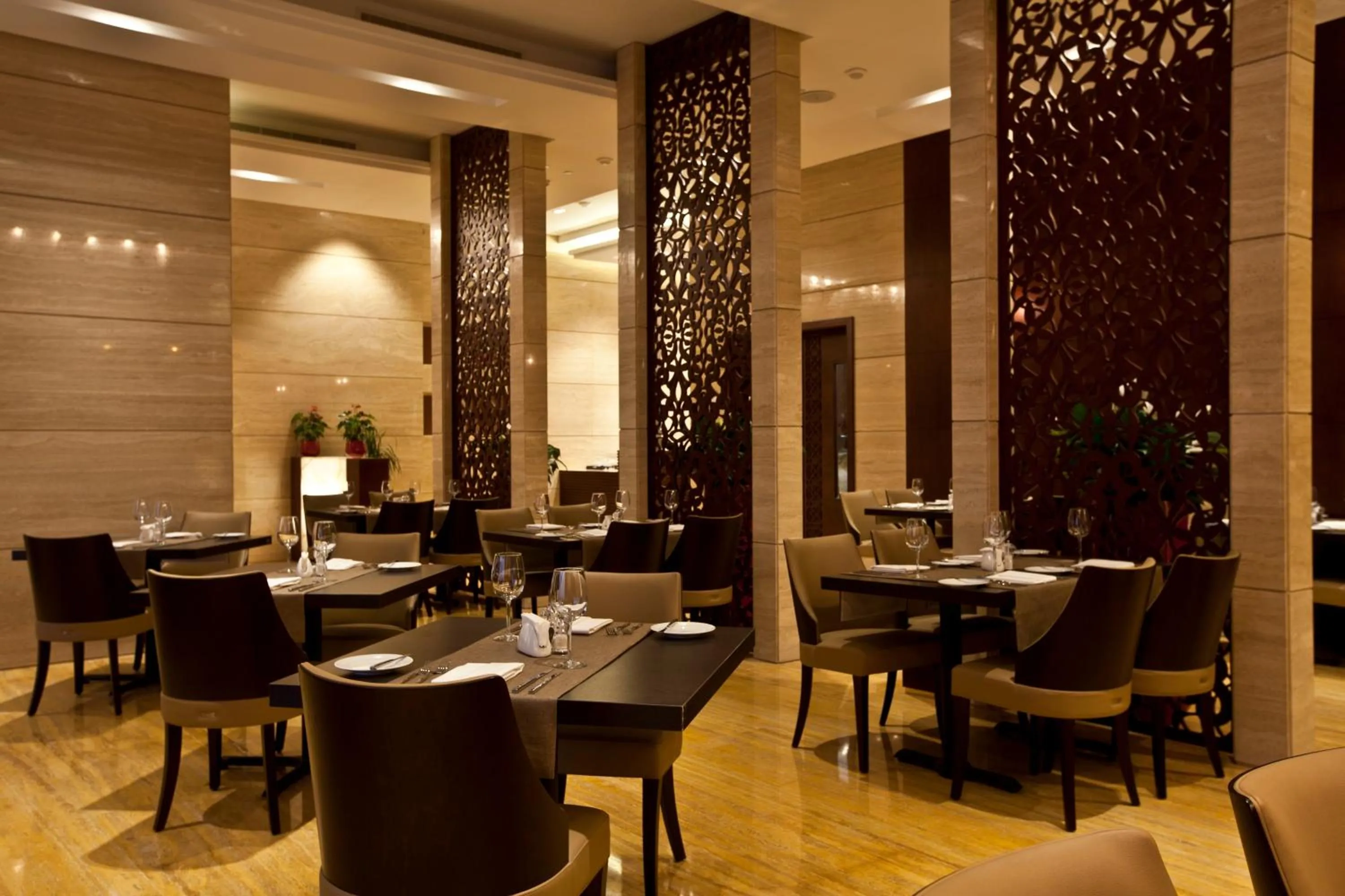 Restaurant/places to eat in Zubarah Hotel