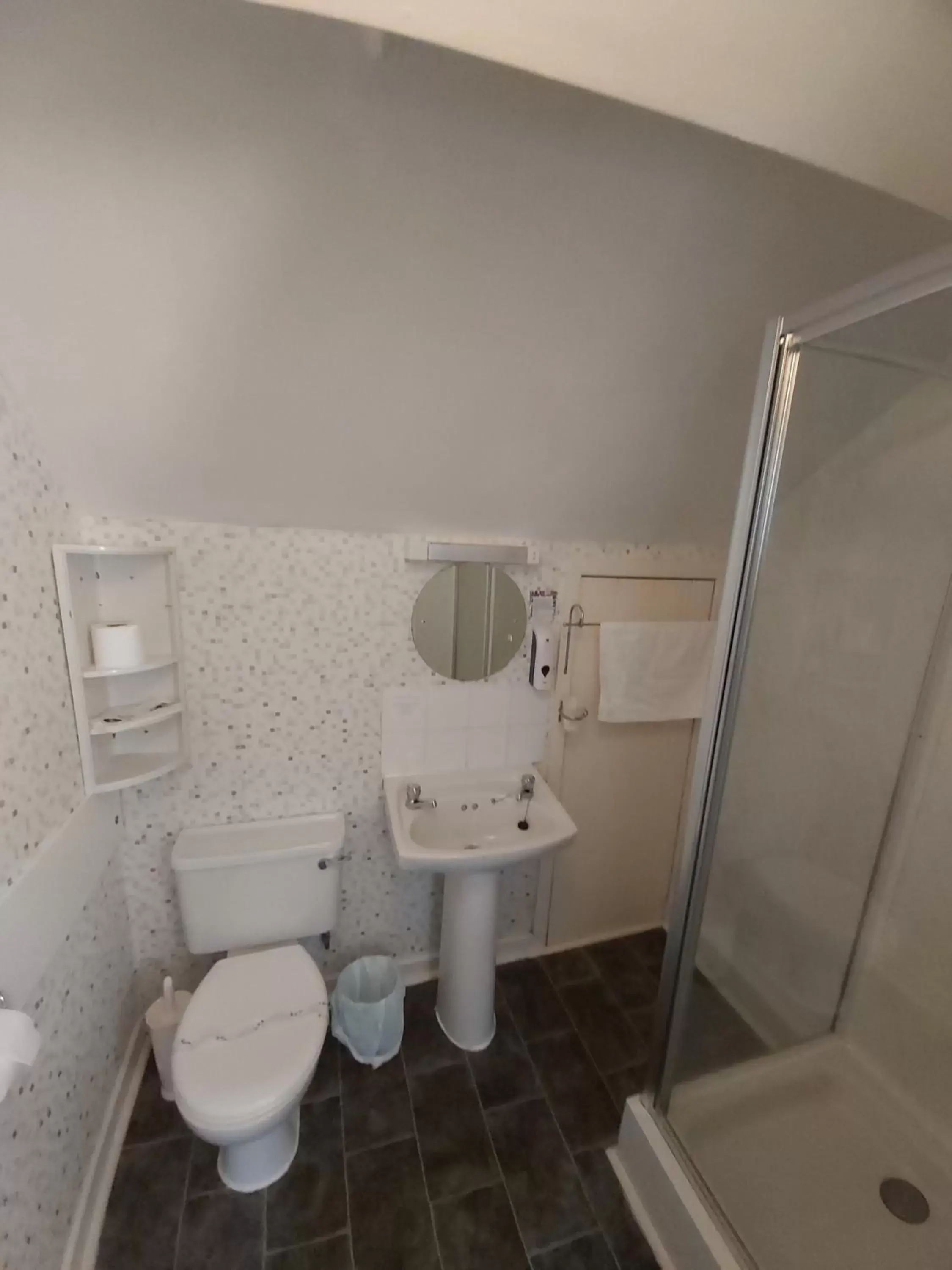 Bathroom in isallt guesthouse