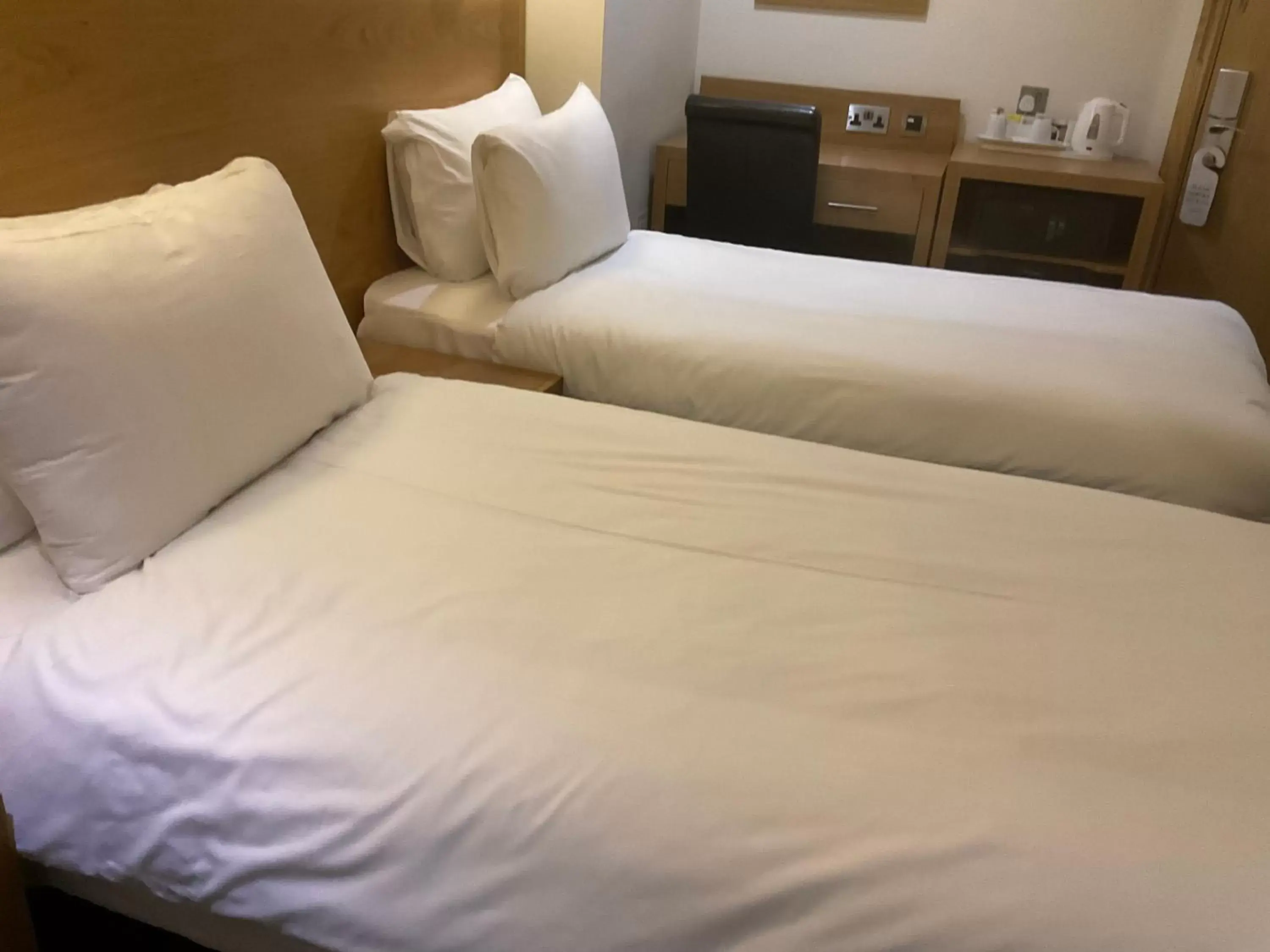 Bedroom, Bed in Regency Hotel Parkside