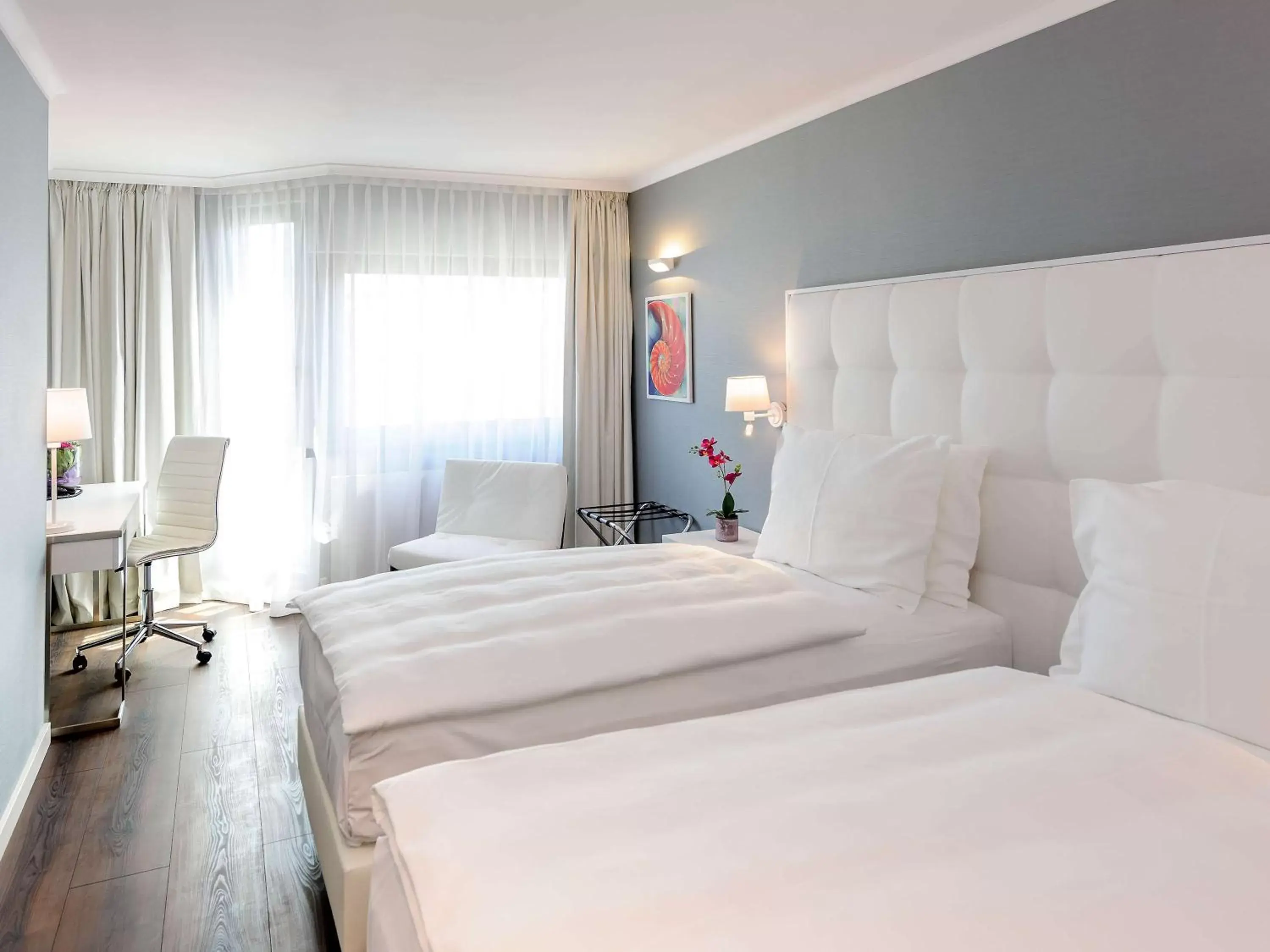 Photo of the whole room, Bed in Mercure Hotel Raphael Wien