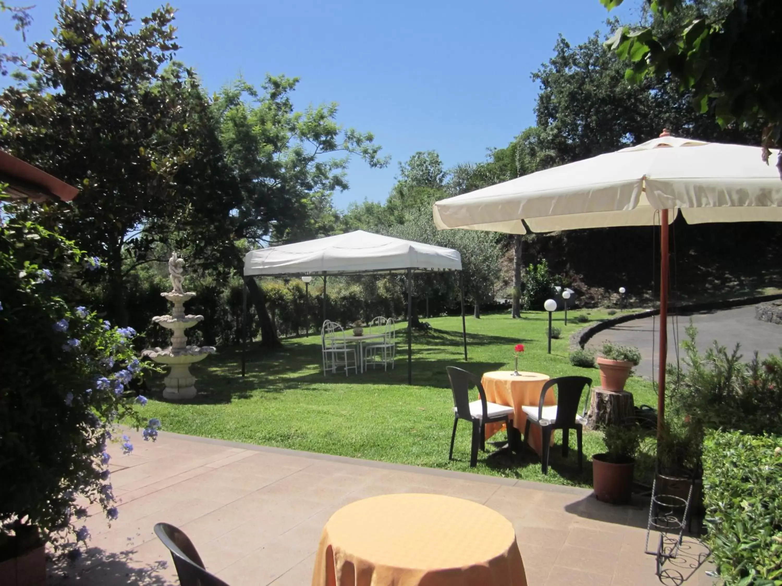 Patio in B&B BOUTIQUE DI CHARME "ETNA-RELAX-NATURA"