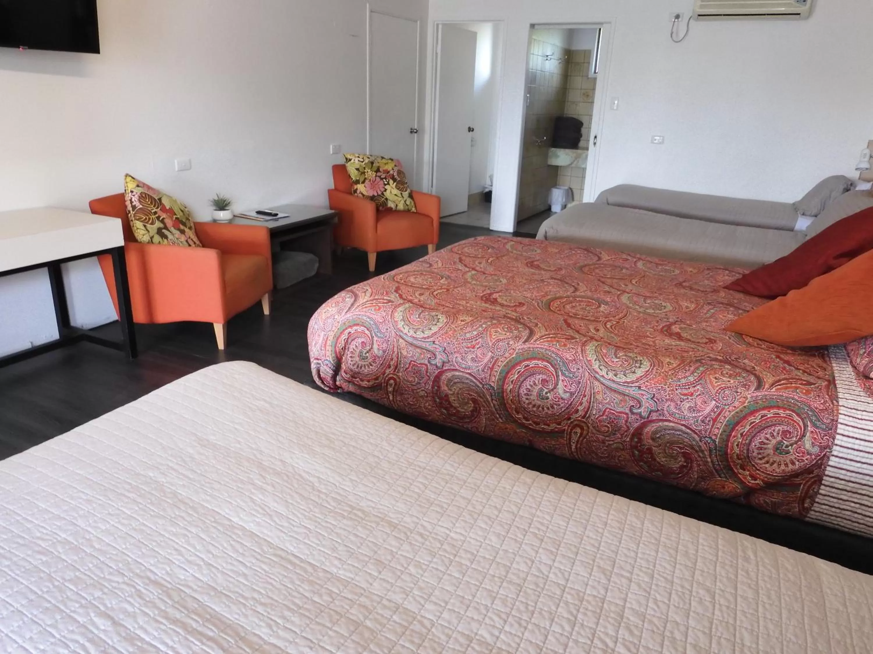 Property building, Bed in Dalby Parkview Motel