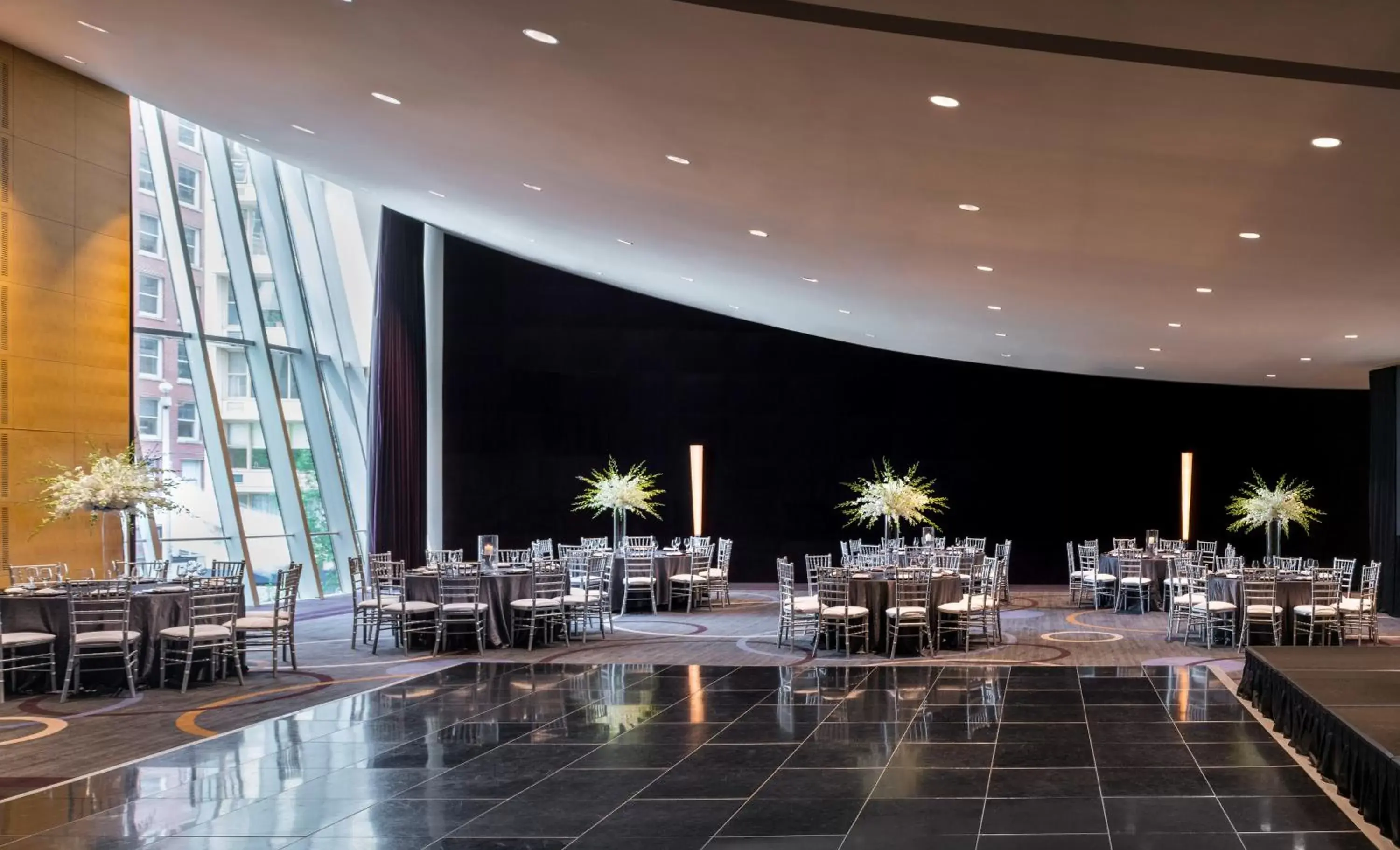 Banquet/Function facilities, Restaurant/Places to Eat in Sofitel Chicago Magnificent Mile