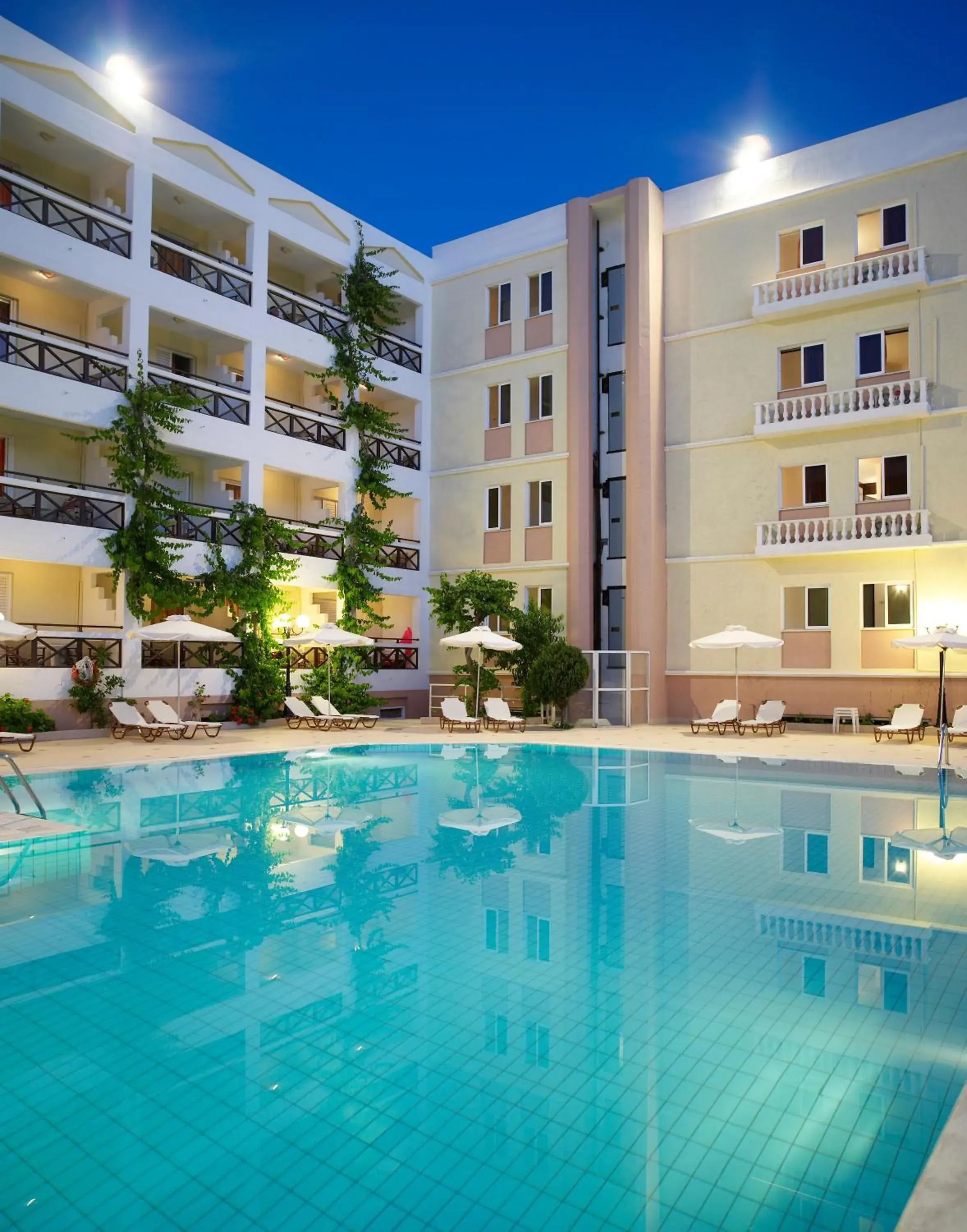 Swimming Pool in Hersonissos Palace