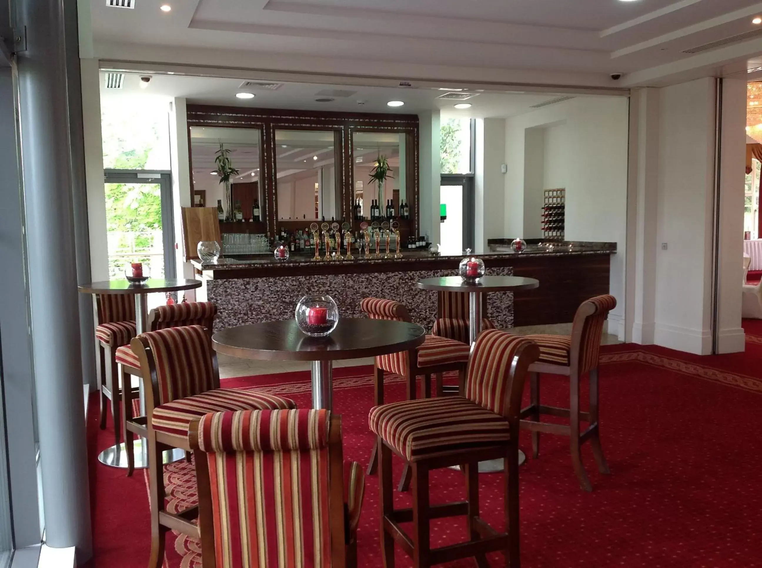 Lounge or bar, Restaurant/Places to Eat in The Lucan Spa Hotel