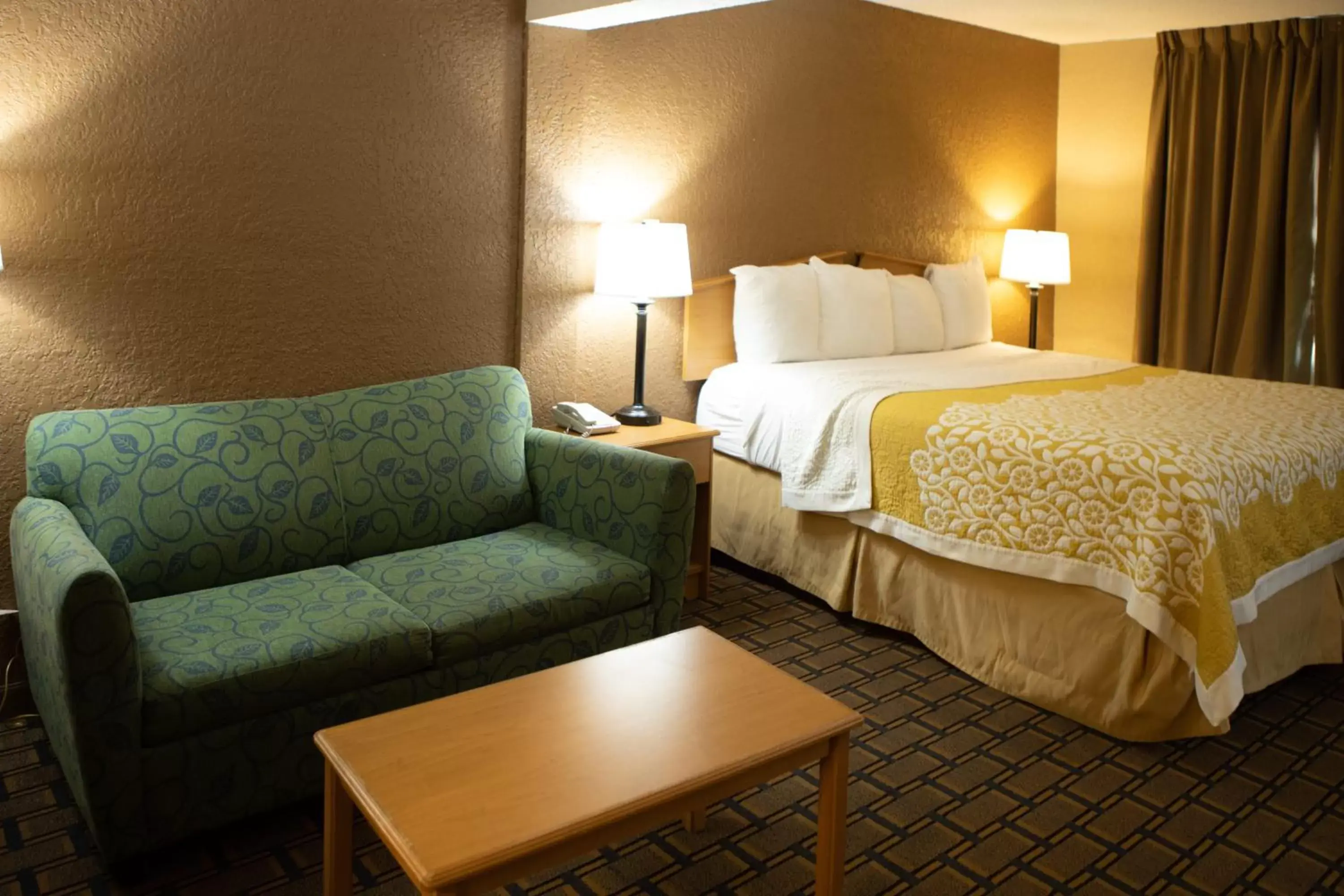 Photo of the whole room, Bed in Days Inn by Wyndham Fairmont Photo of the whole room, Bed in Days Inn by Wyndham Fairmont