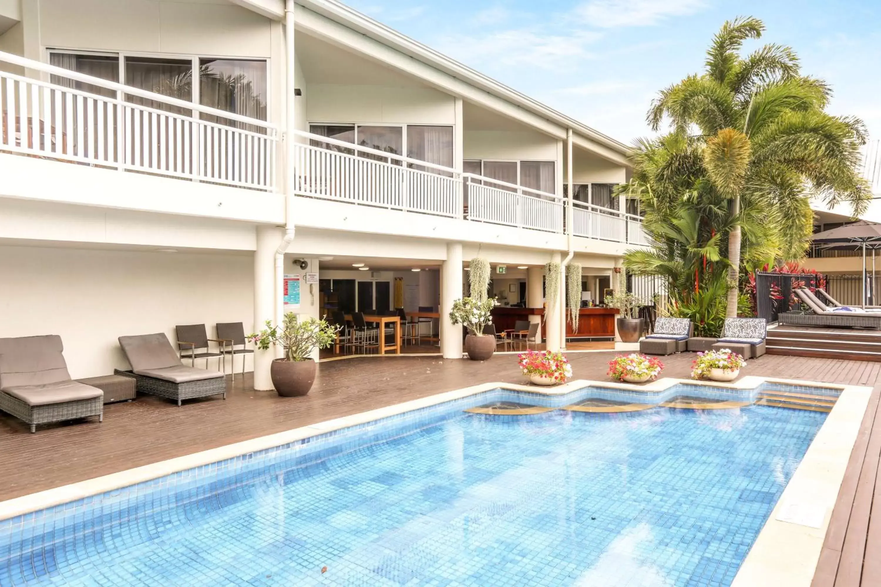 Facade/entrance, Property Building in Shangri-La The Marina, Cairns