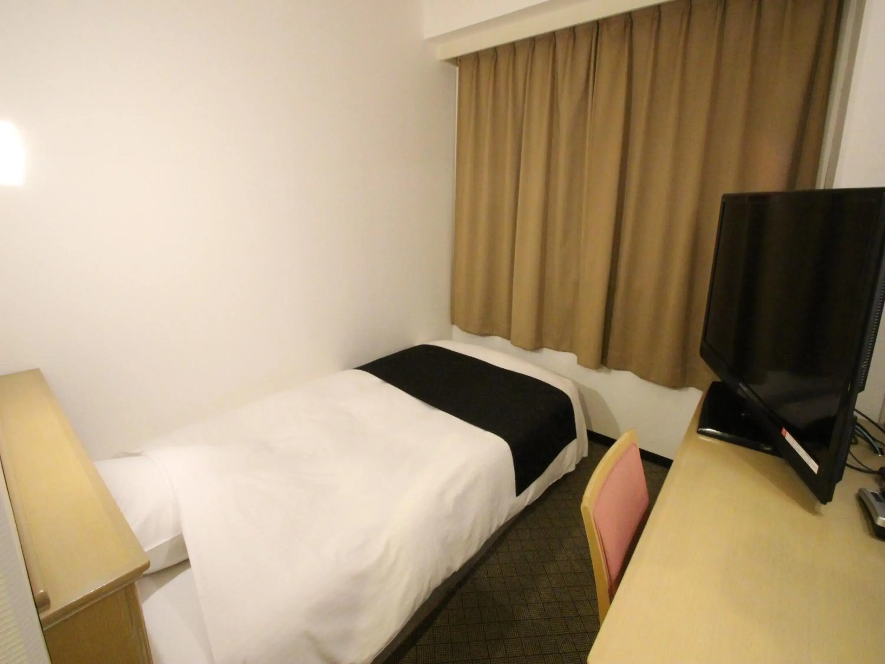 Photo of the whole room, Bed in APA Hotel Komatsu