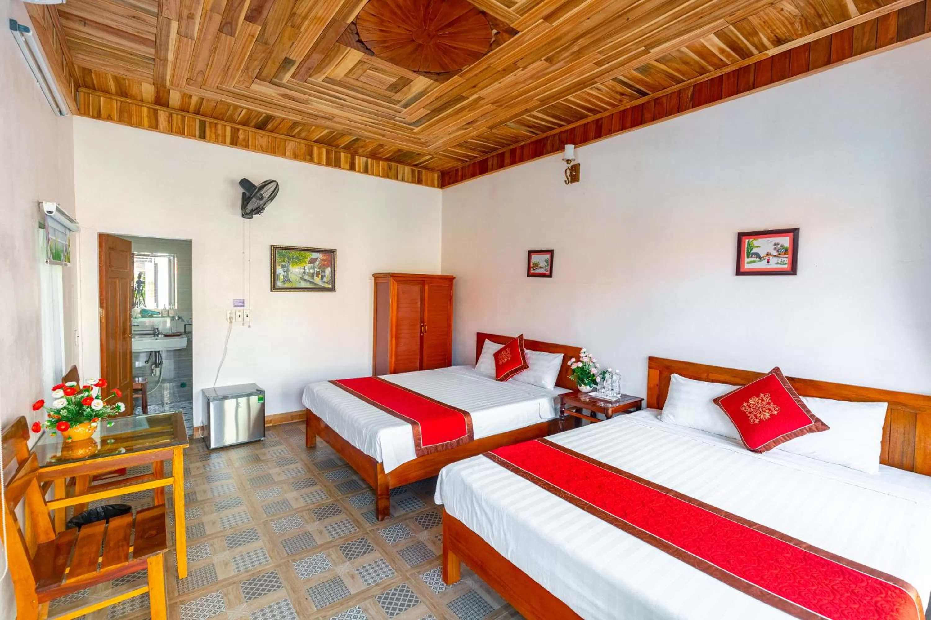 Bed in Tam Coc mountain bungalow