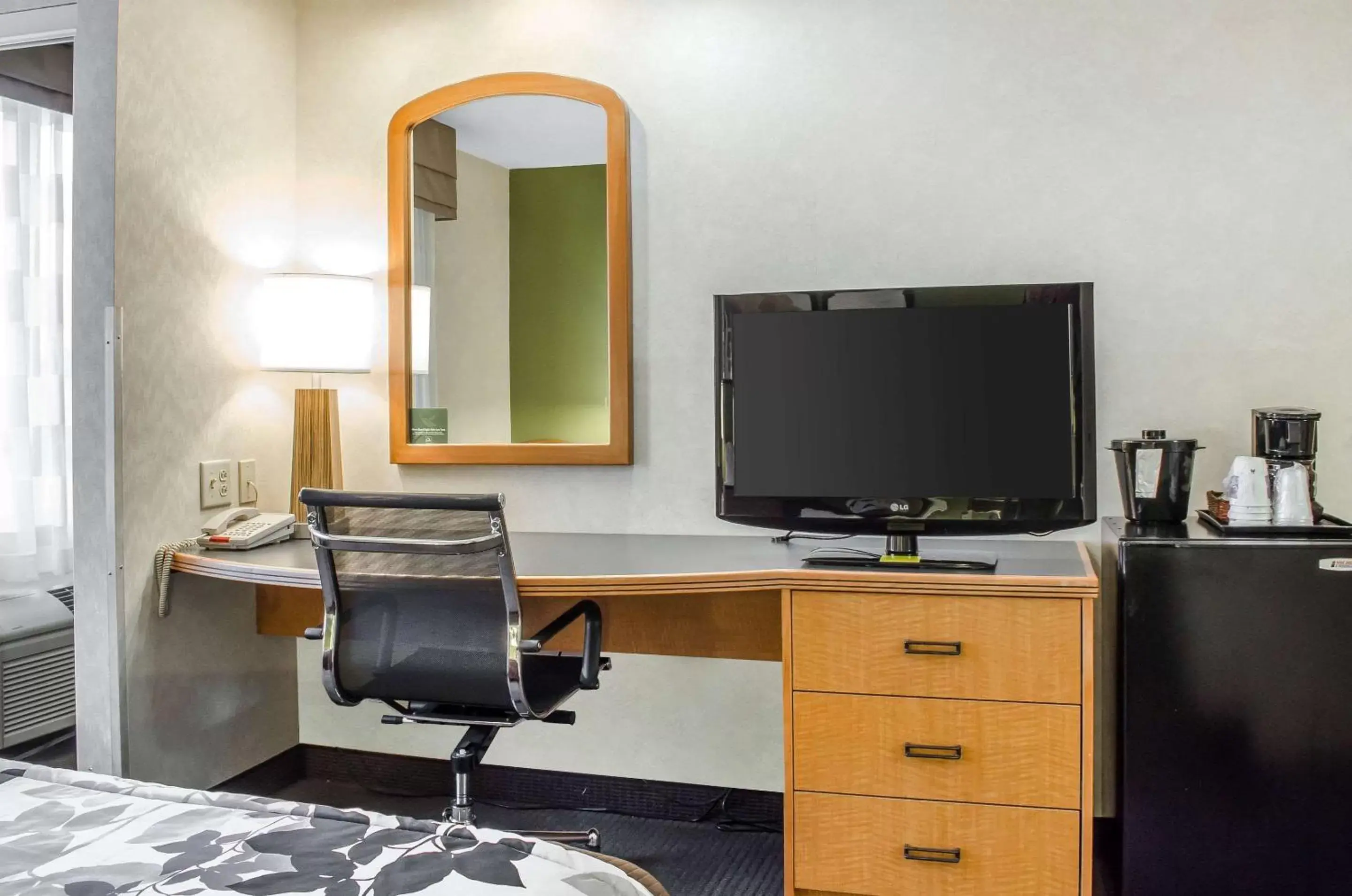 TV and multimedia, Bed in Sleep Inn & Suites Bensalem TV and multimedia, Bed in Sleep Inn & Suites Bensalem