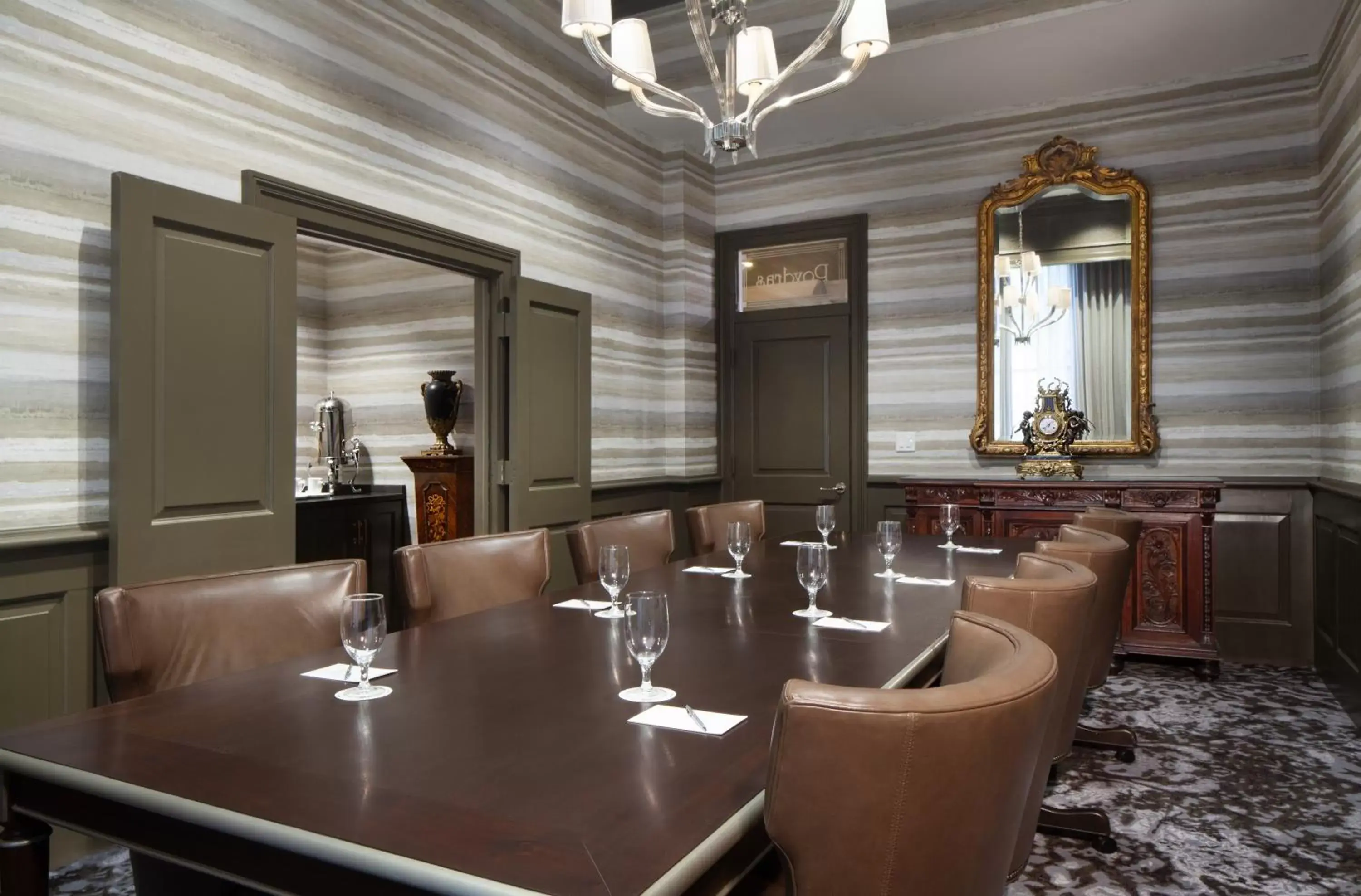 Meeting/conference room, Restaurant/Places to Eat in Le Pavillon New Orleans