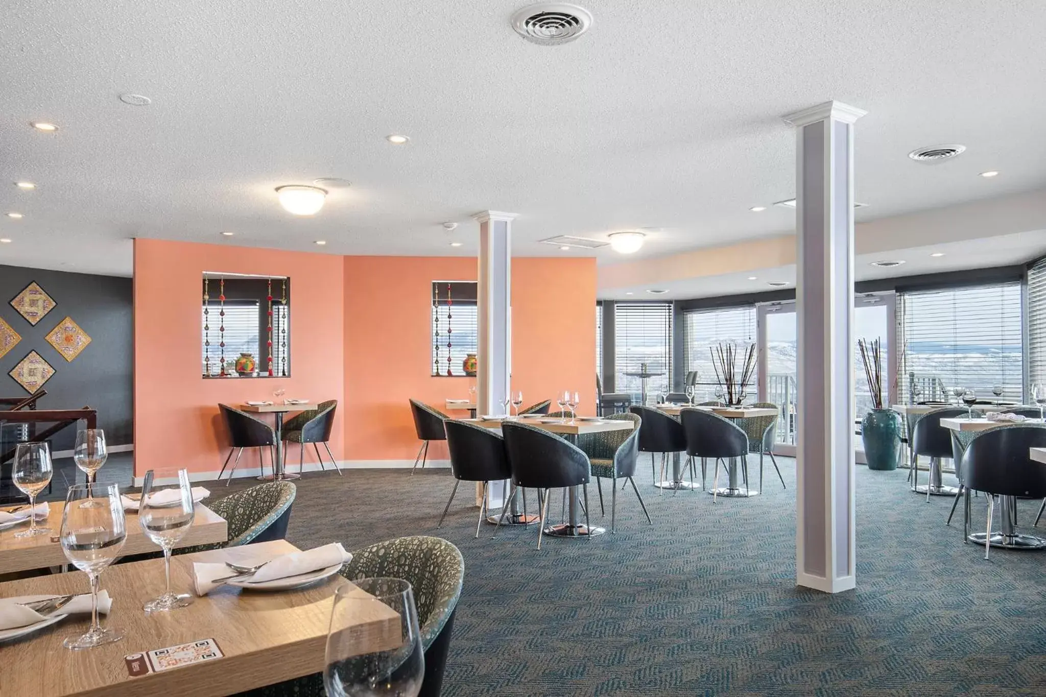 Lounge or bar, Restaurant/Places to Eat in Ramada by Wyndham Kamloops