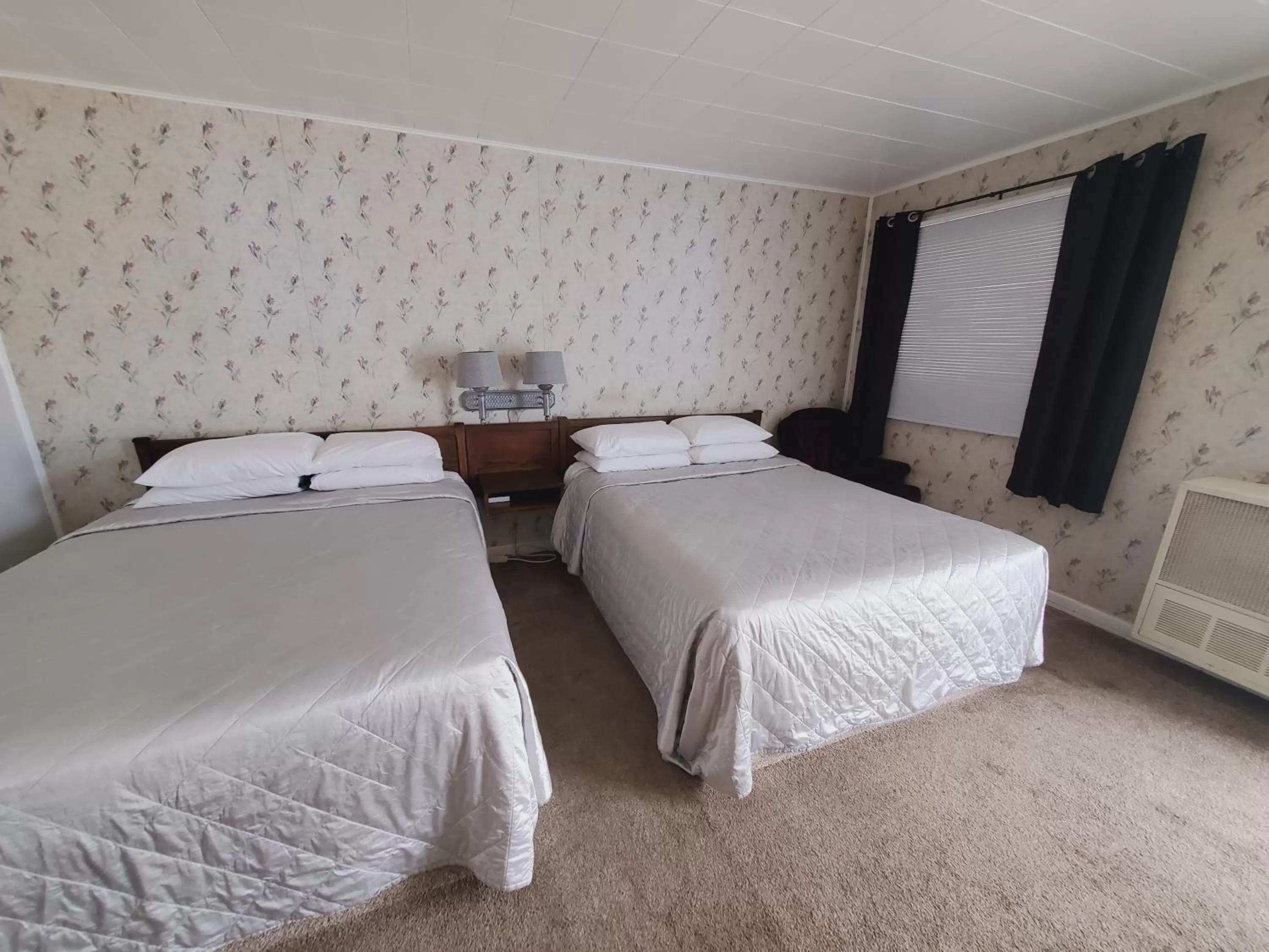 Standard Queen Room in Holiday Lodge