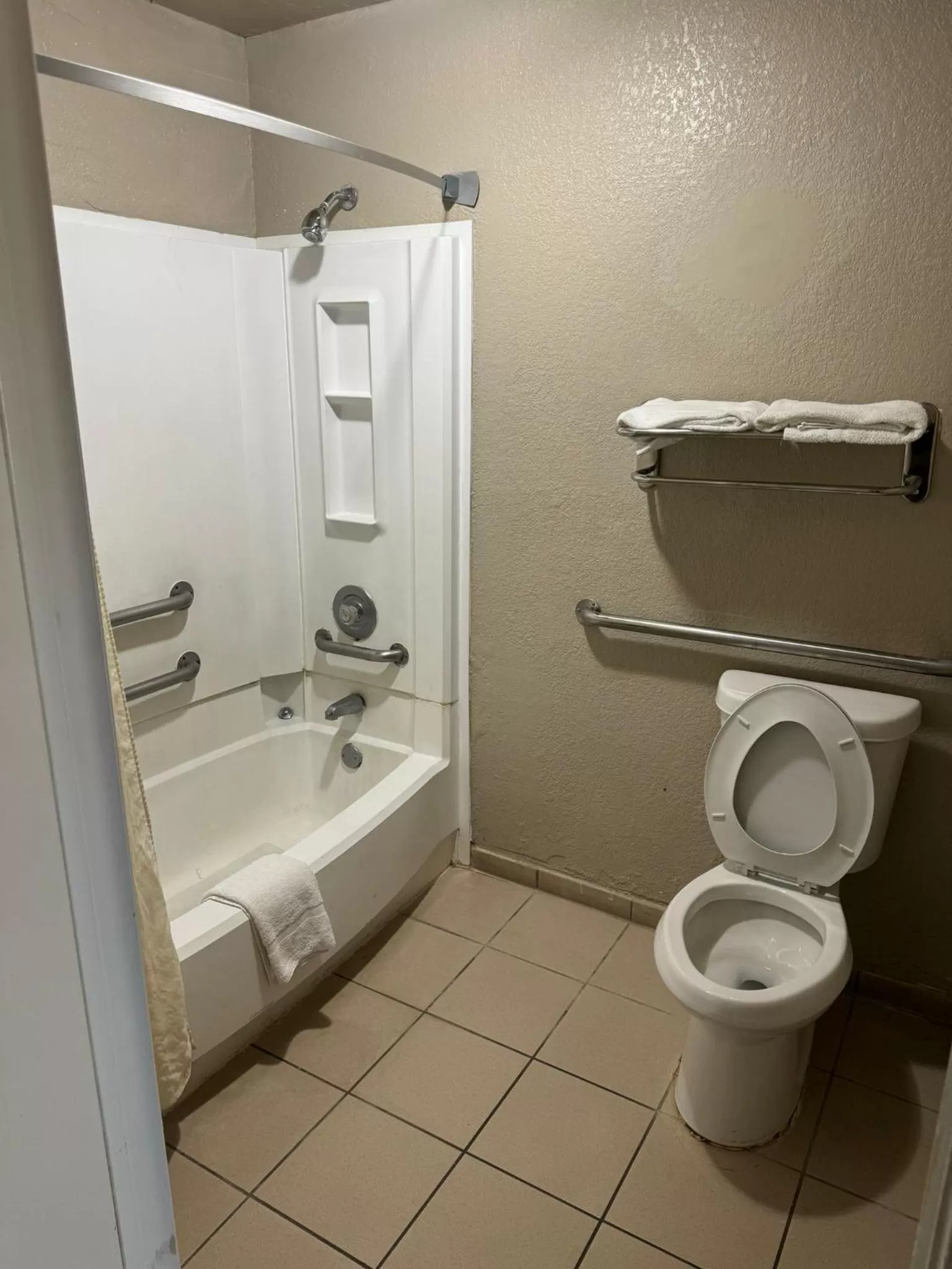 Bathroom in Rodeway Inn & Suites South of Fiesta Park