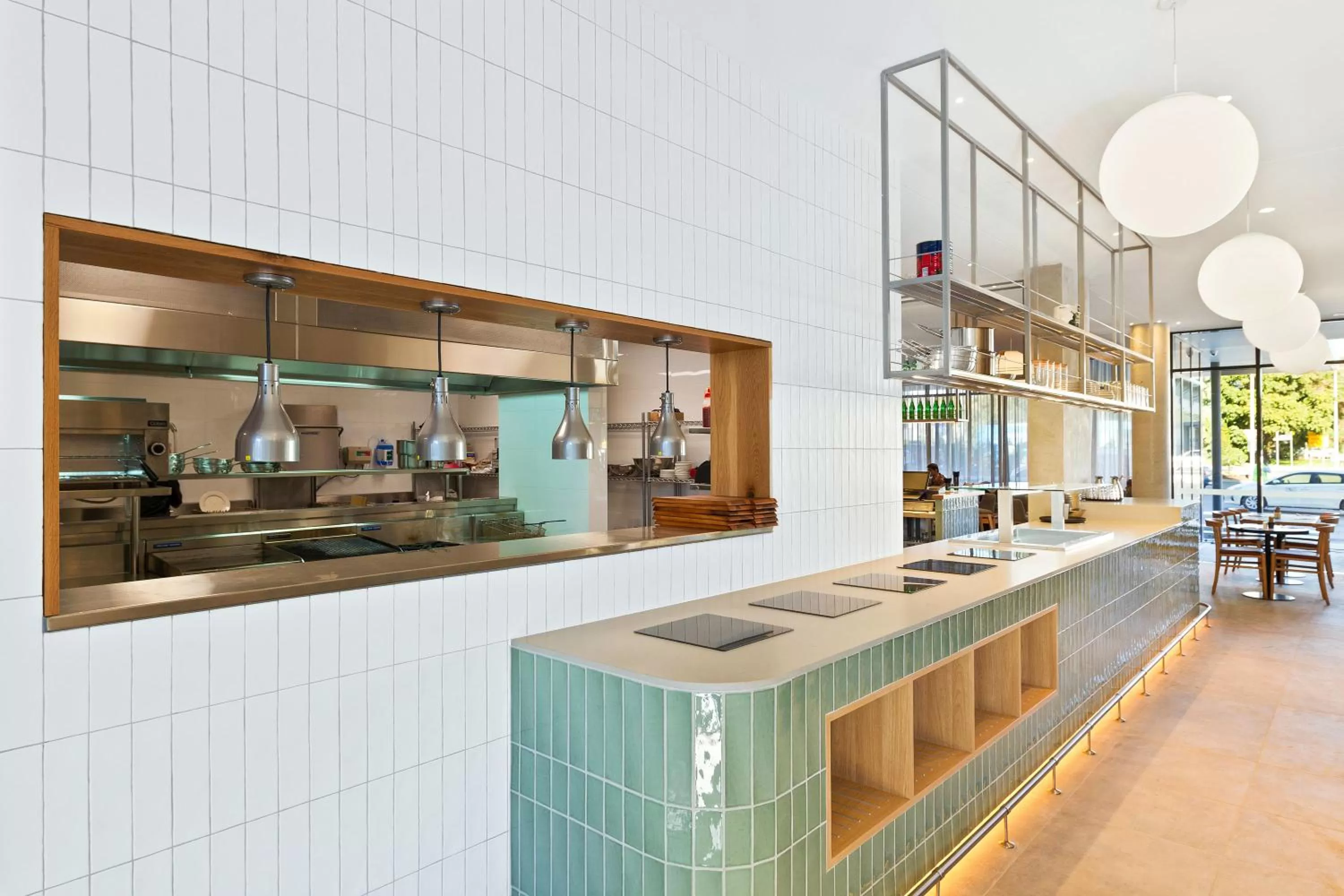 Restaurant/places to eat in Mantra on Sydney Airport