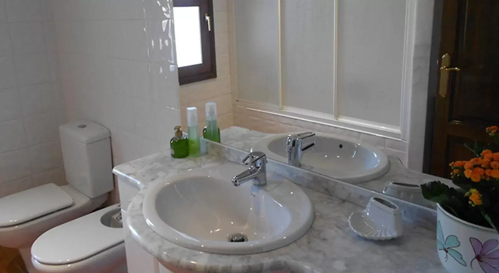 Bathroom in El Sequer Casa Rural