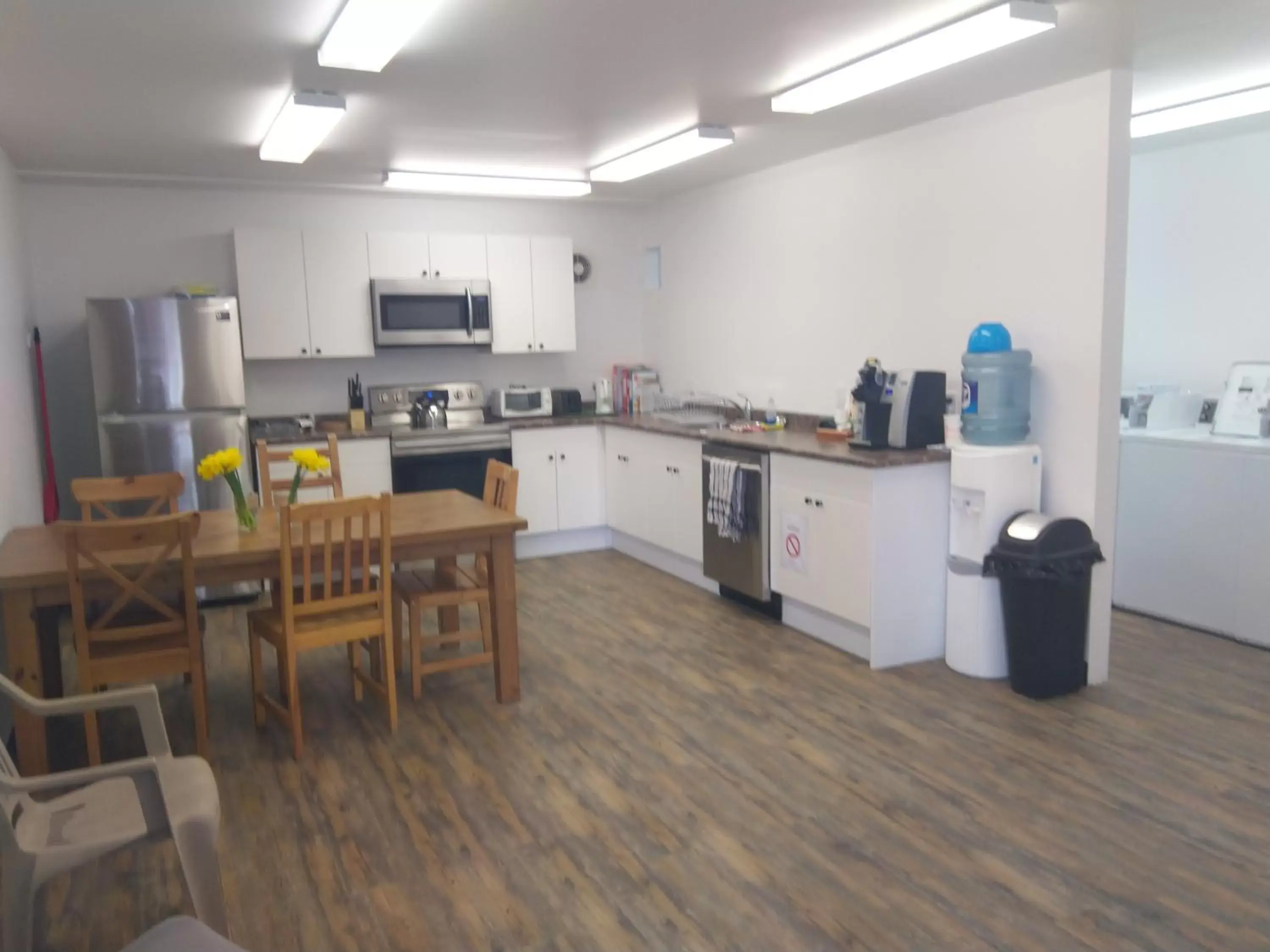 People, Kitchen/Kitchenette in Fireweed Motel