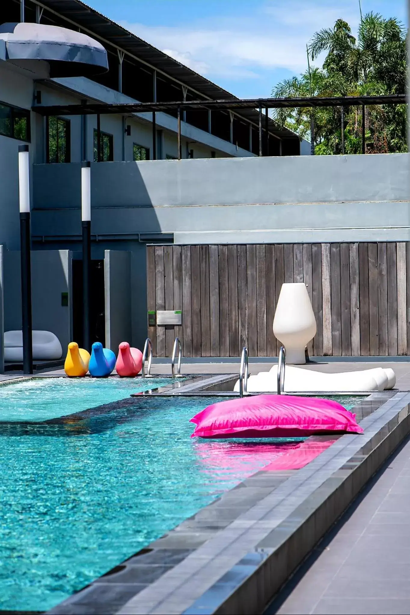 Property building in S Ratchada Leisure Hotel - SHA PLUS Property building in S Ratchada Leisure Hotel - SHA PLUS