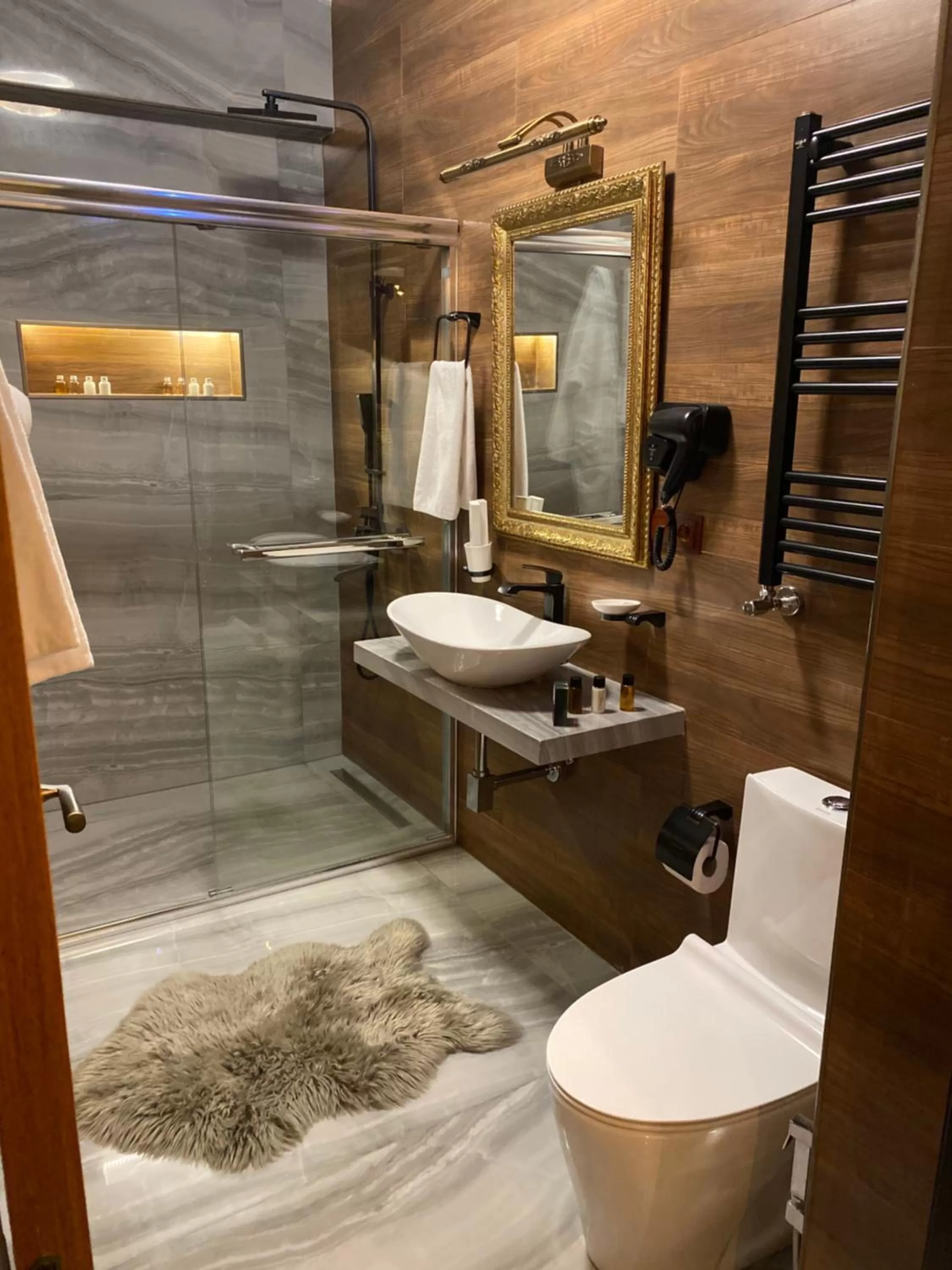 Shower in Wine Hills