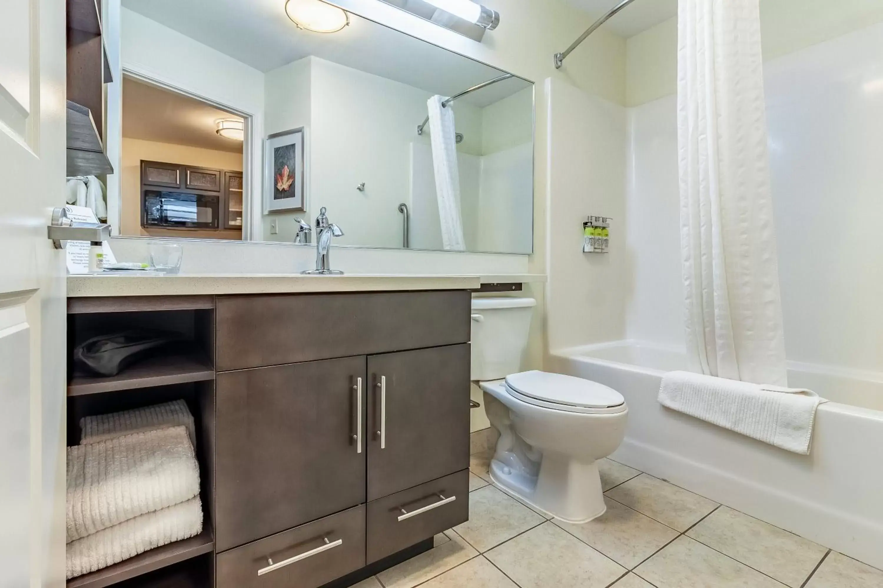 Photo of the whole room, Bathroom in Candlewood Suites Lincoln, an IHG Hotel