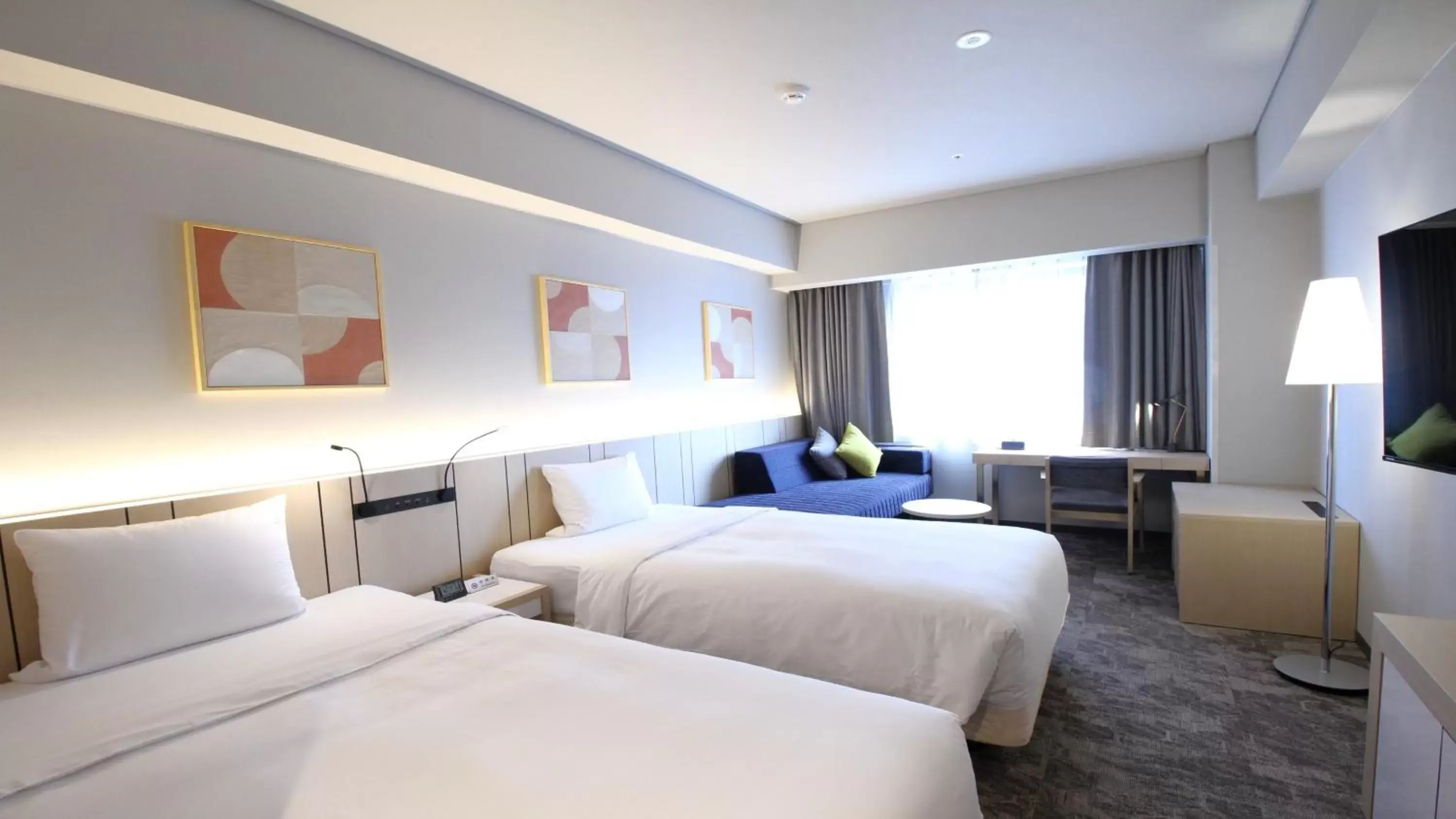 Premium Twin Room with Sofa Bed - Mid Floor/Non-Smoking in ANA Holiday Inn Sendai, an IHG Hotel