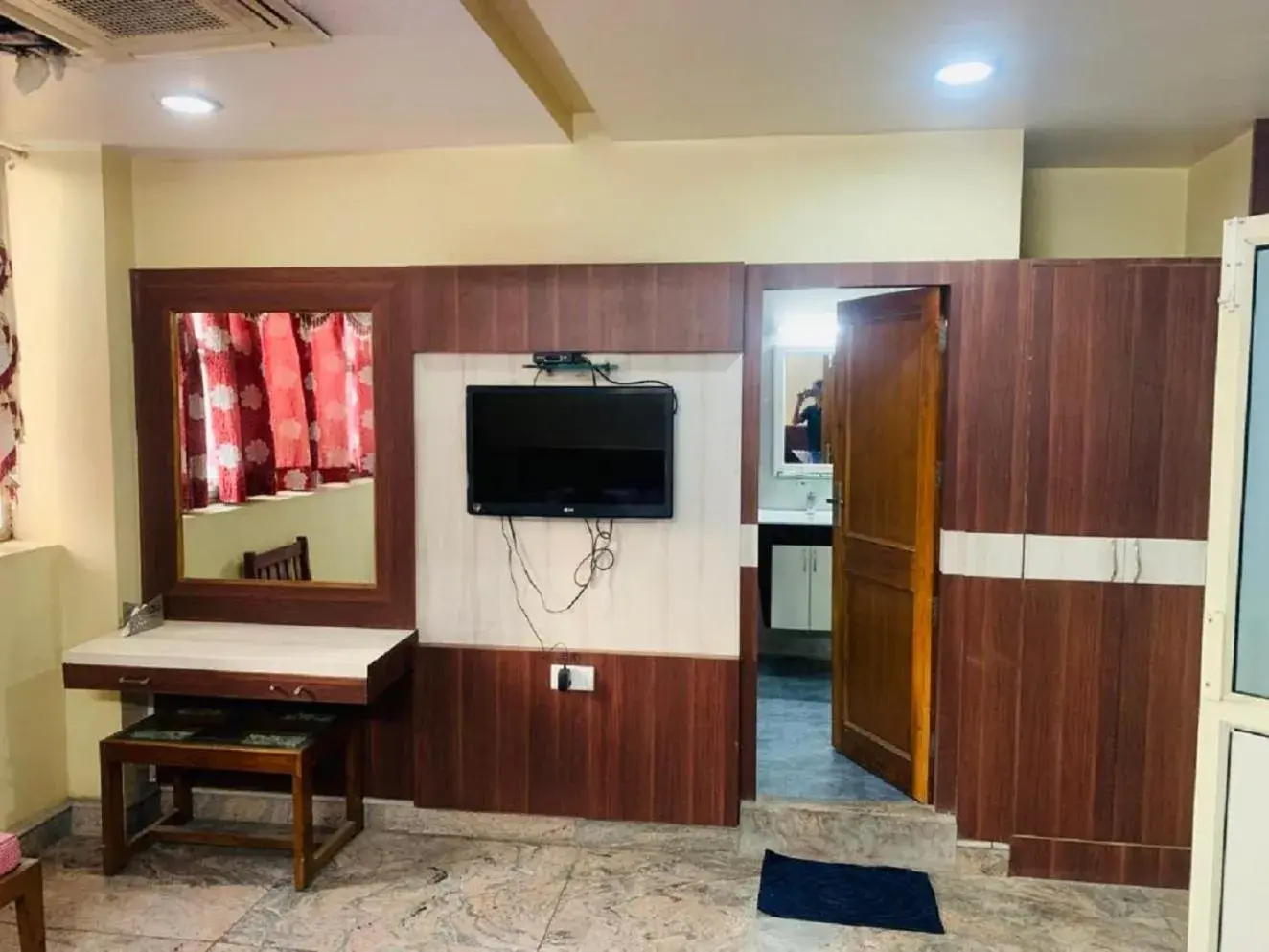 Bedroom in HOTEL ANAND Bedroom in HOTEL ANAND