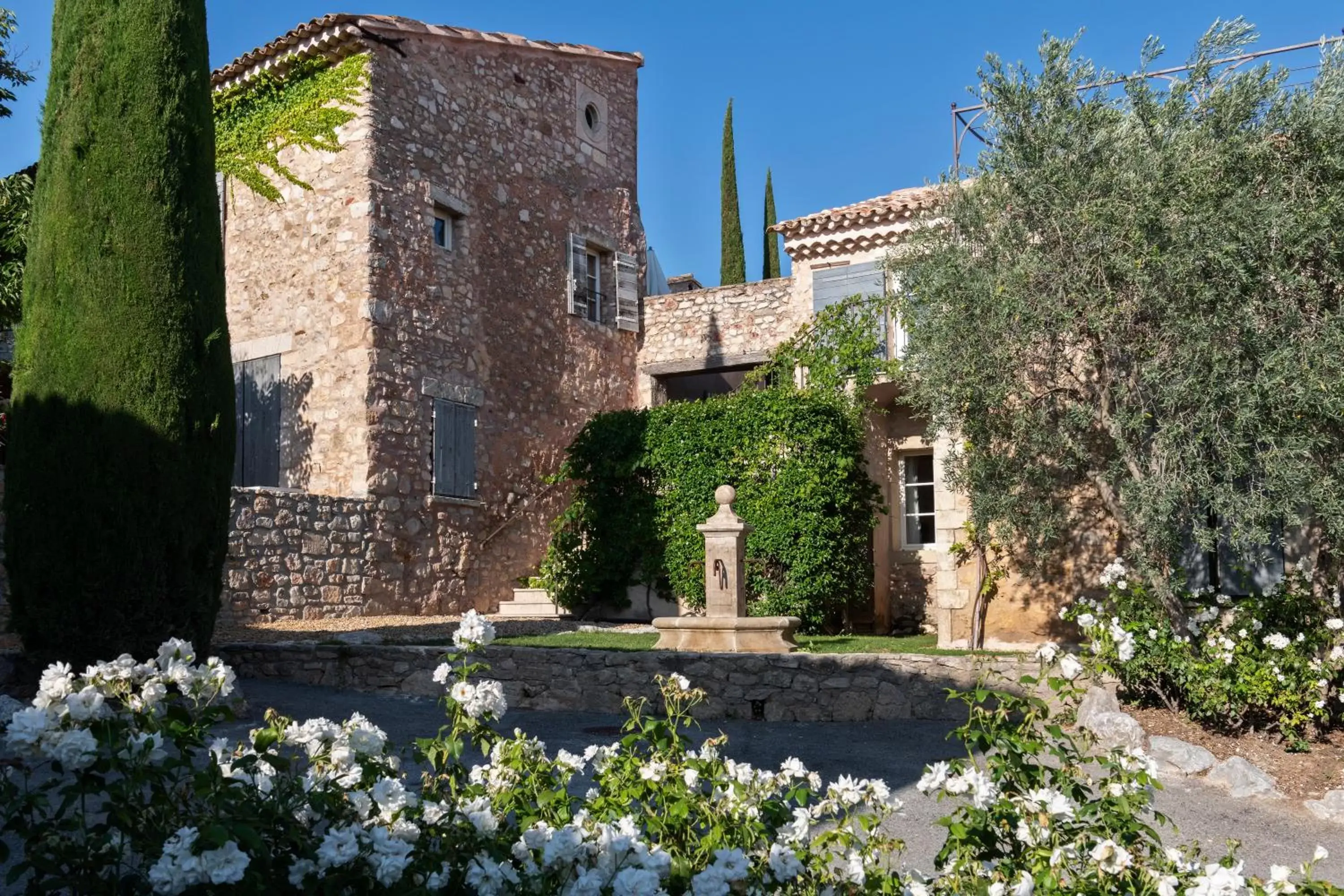 Property Building in Coquillade Provence