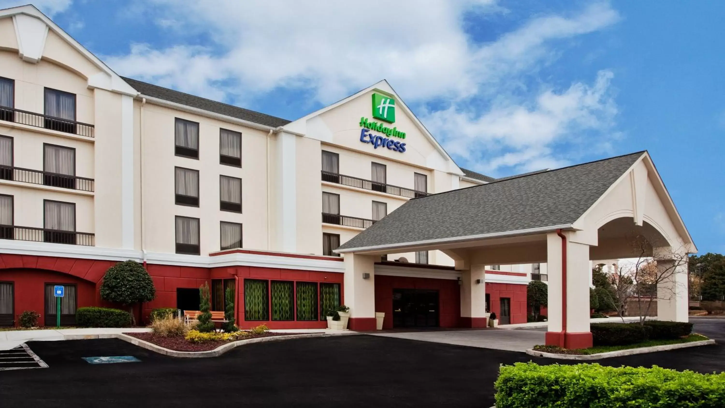 Property Building in Holiday Inn Express Atlanta West - Theme Park Area, an IHG Hotel