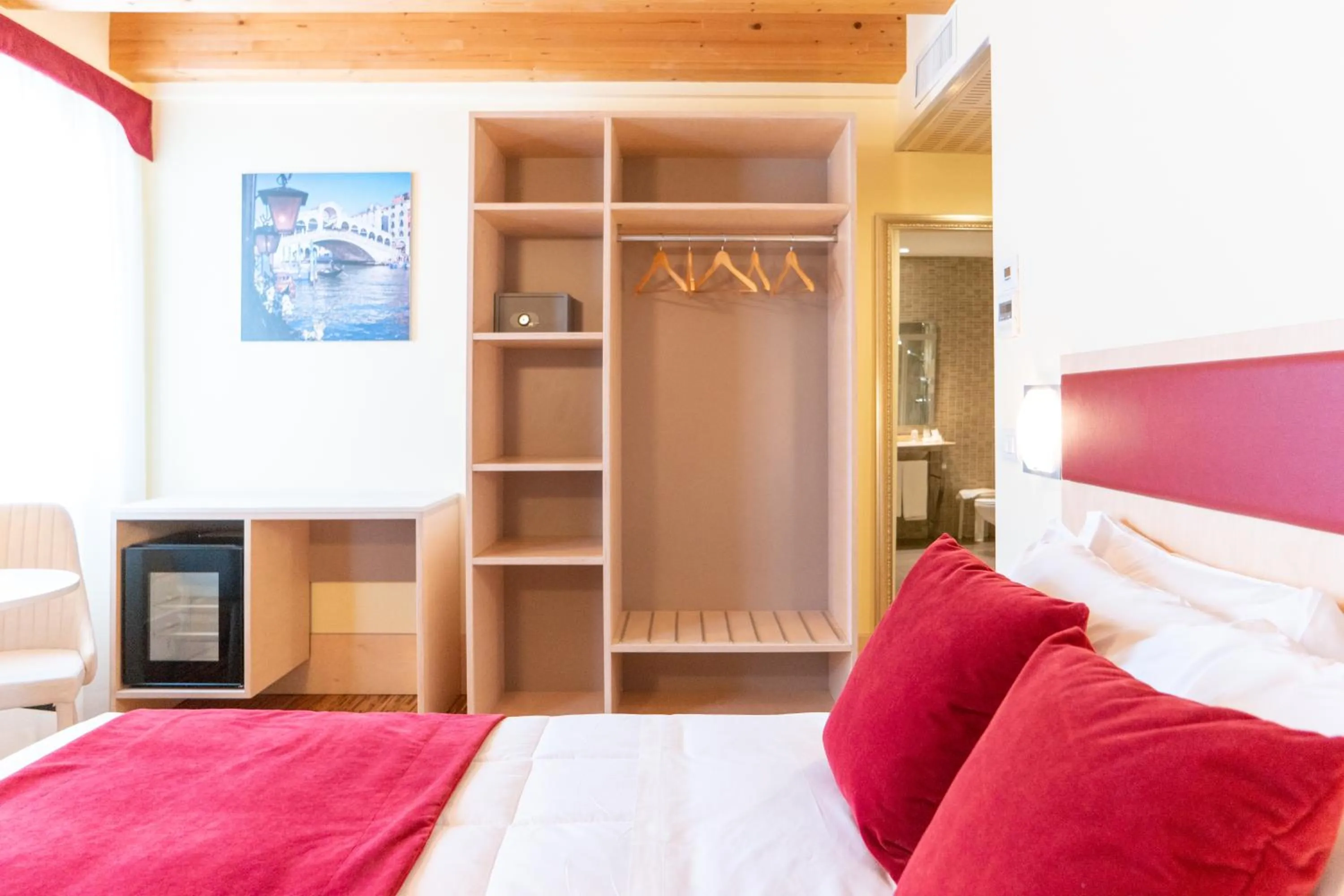 Bedroom in Hotel Autoespresso Venice - Atika & Atif