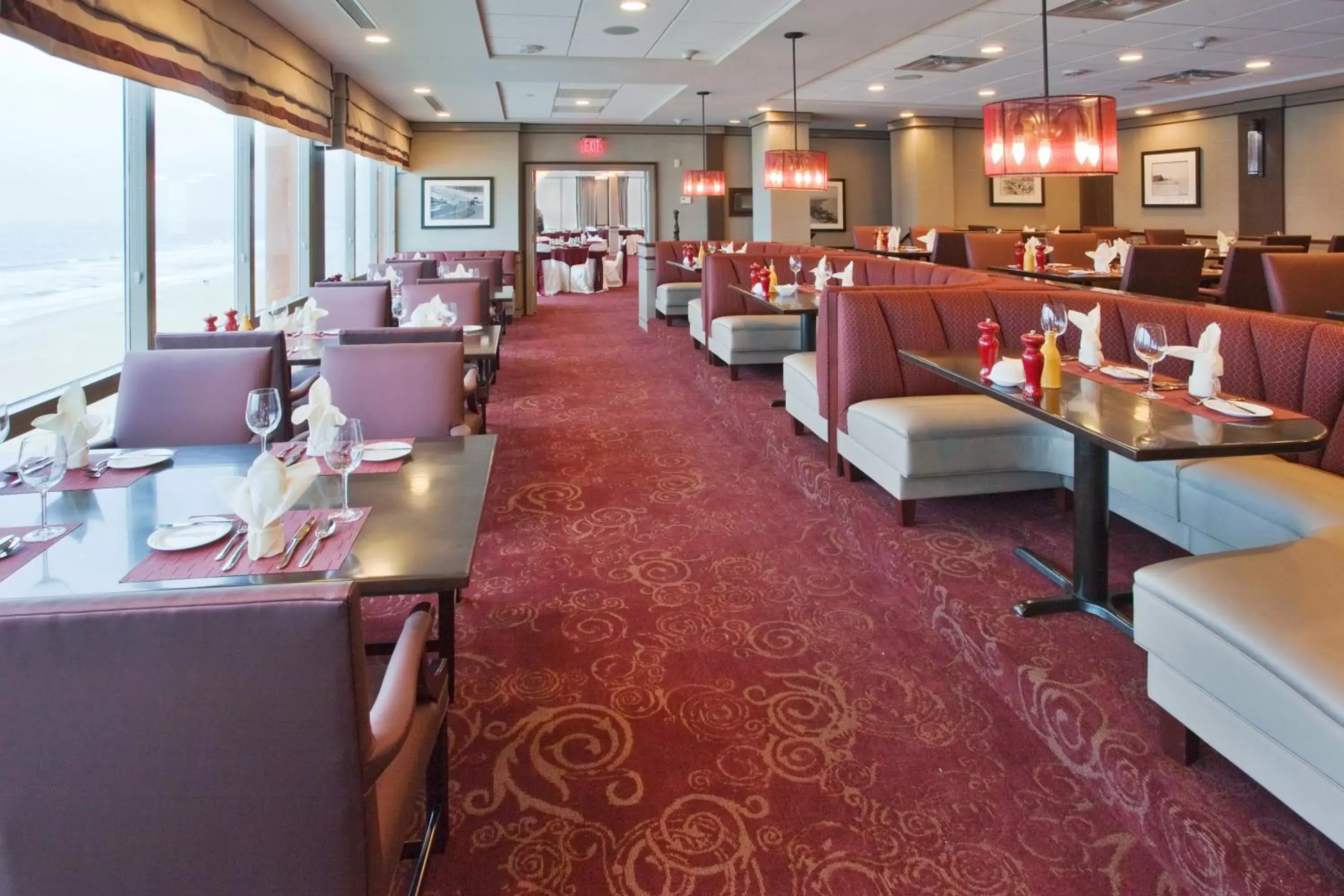 Restaurant/Places to Eat in Holiday Inn & Suites Virginia Beach - North Beach, an IHG Hotel