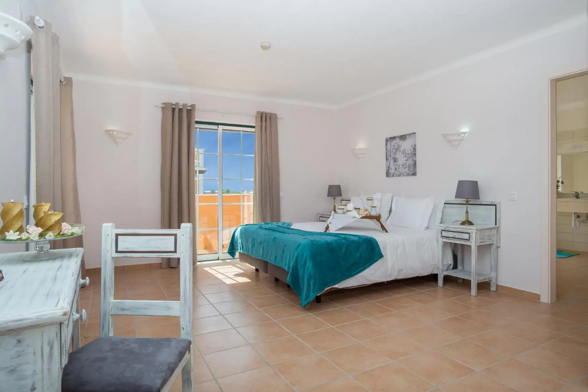 Bed in Colina da Lapa & Villas