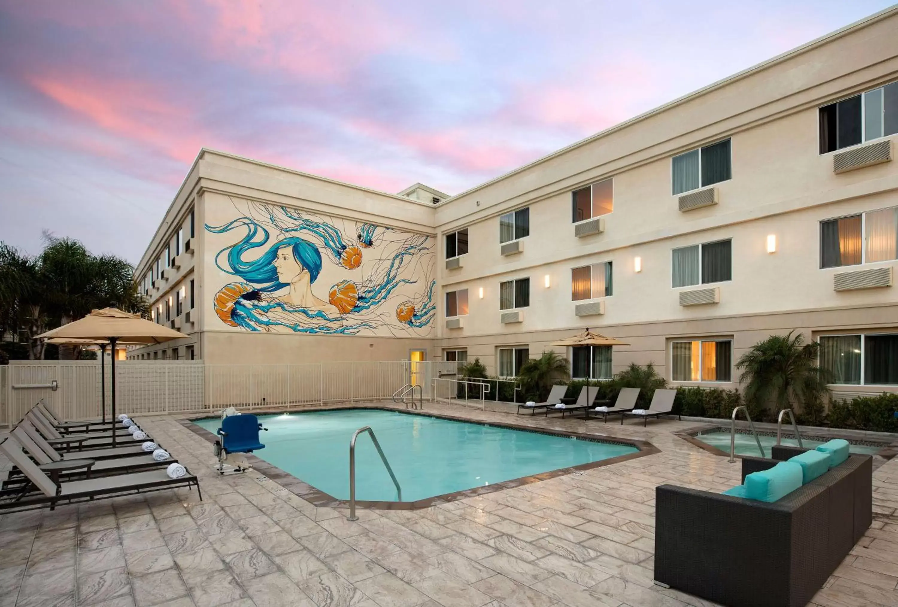 Swimming Pool in Redondo Beach Hotel, Tapestry Collection by Hilton