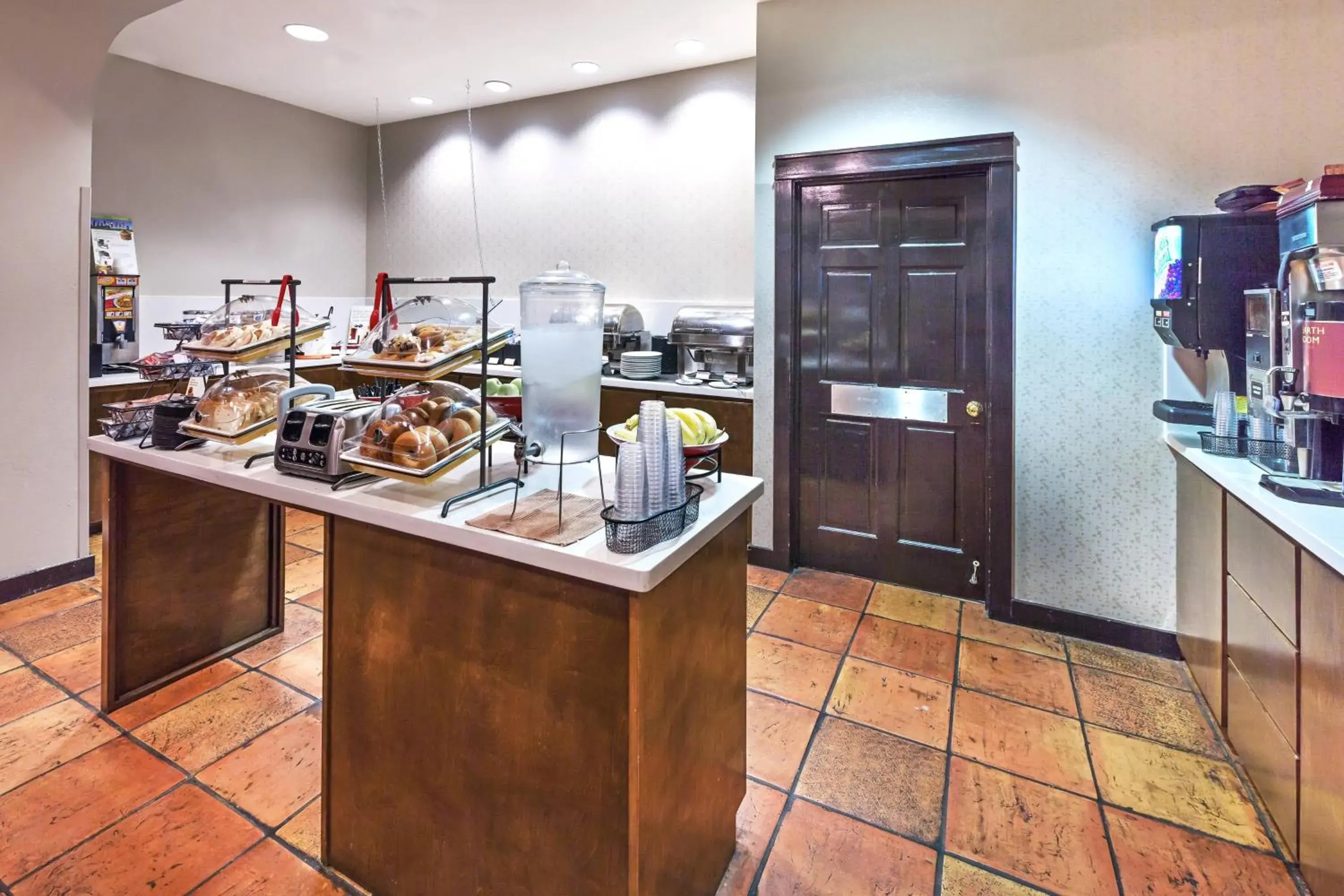 Breakfast, Kitchen/Kitchenette in Residence Inn by Marriott Laredo Del Mar