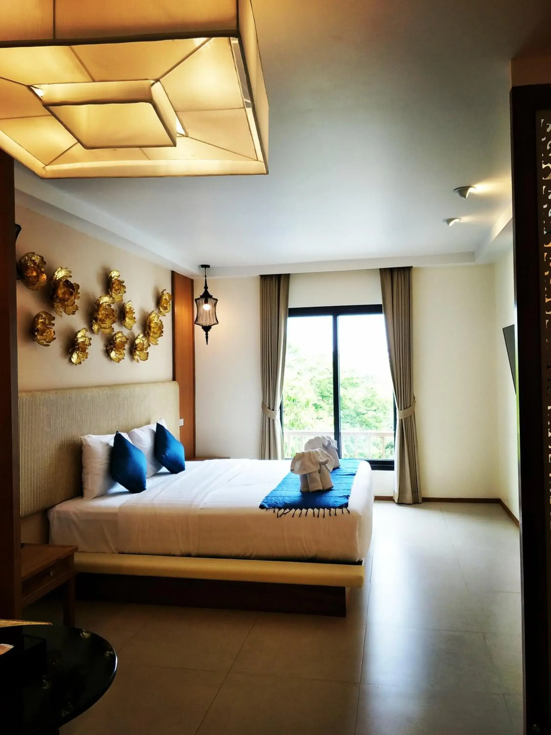 Bedroom in The Signature Hotel @ Thapae