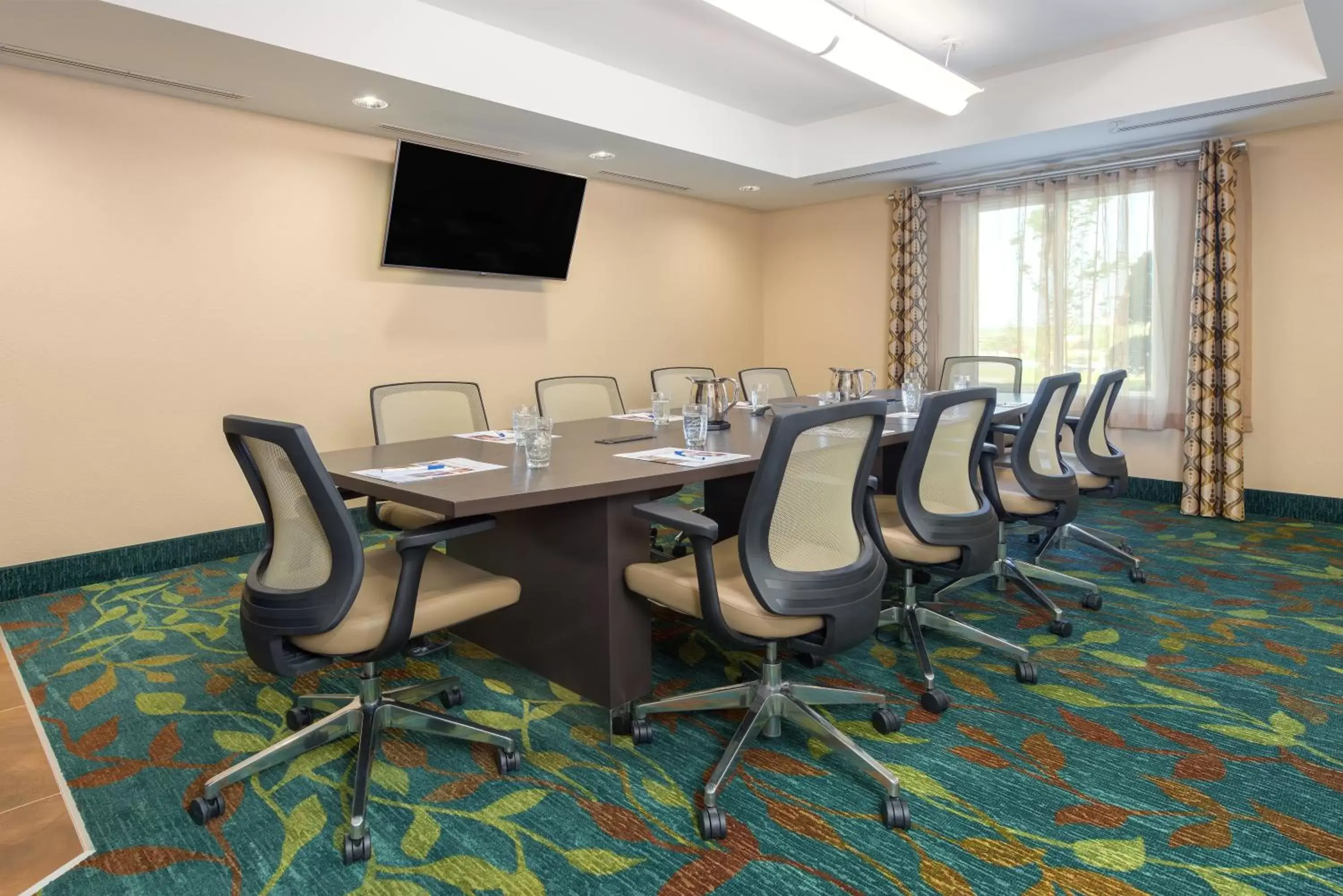 Meeting/conference room in Candlewood Suites Columbia Hwy 63 & I-70, an IHG Hotel