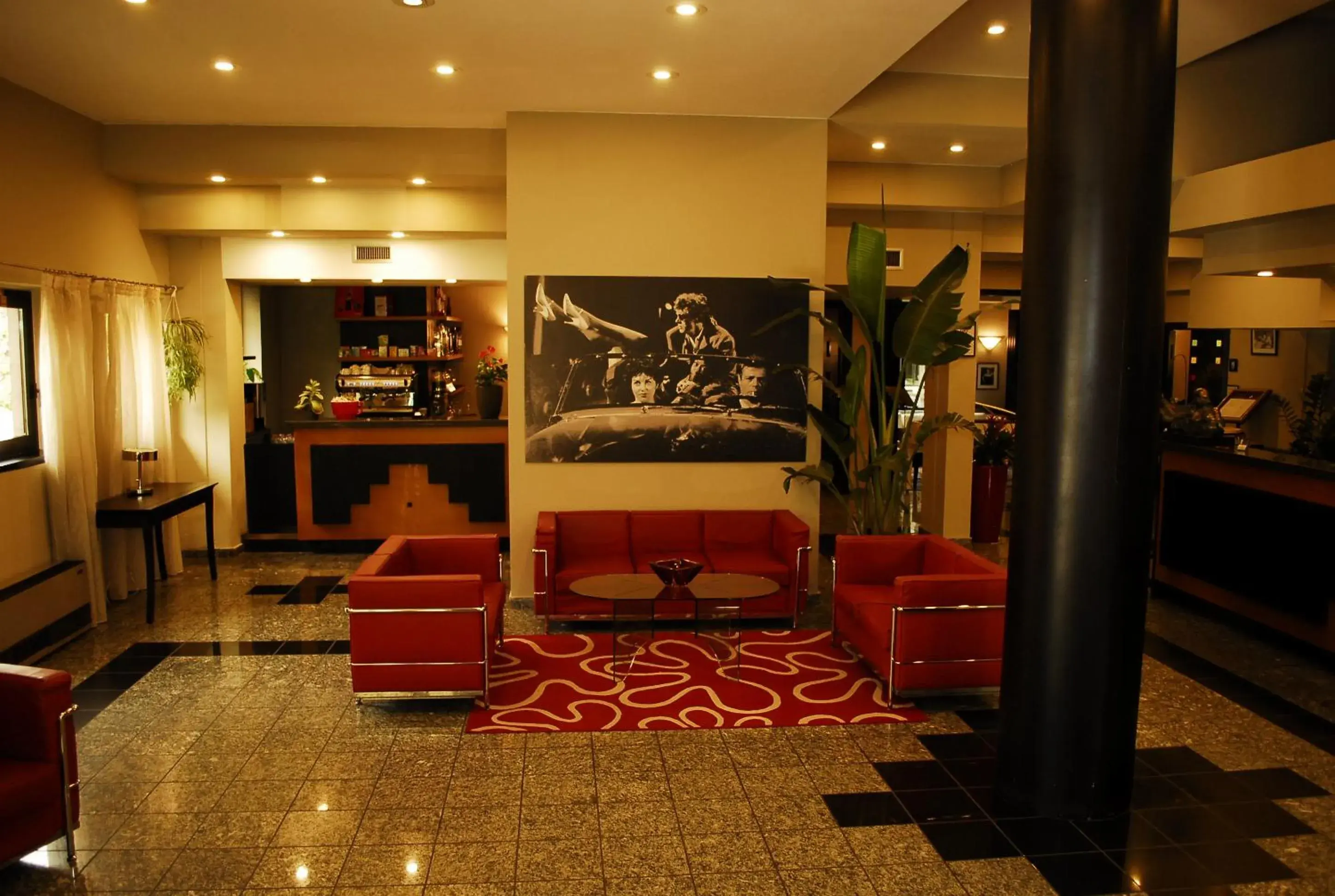 Communal lounge/ TV room in c-hotels Comtur