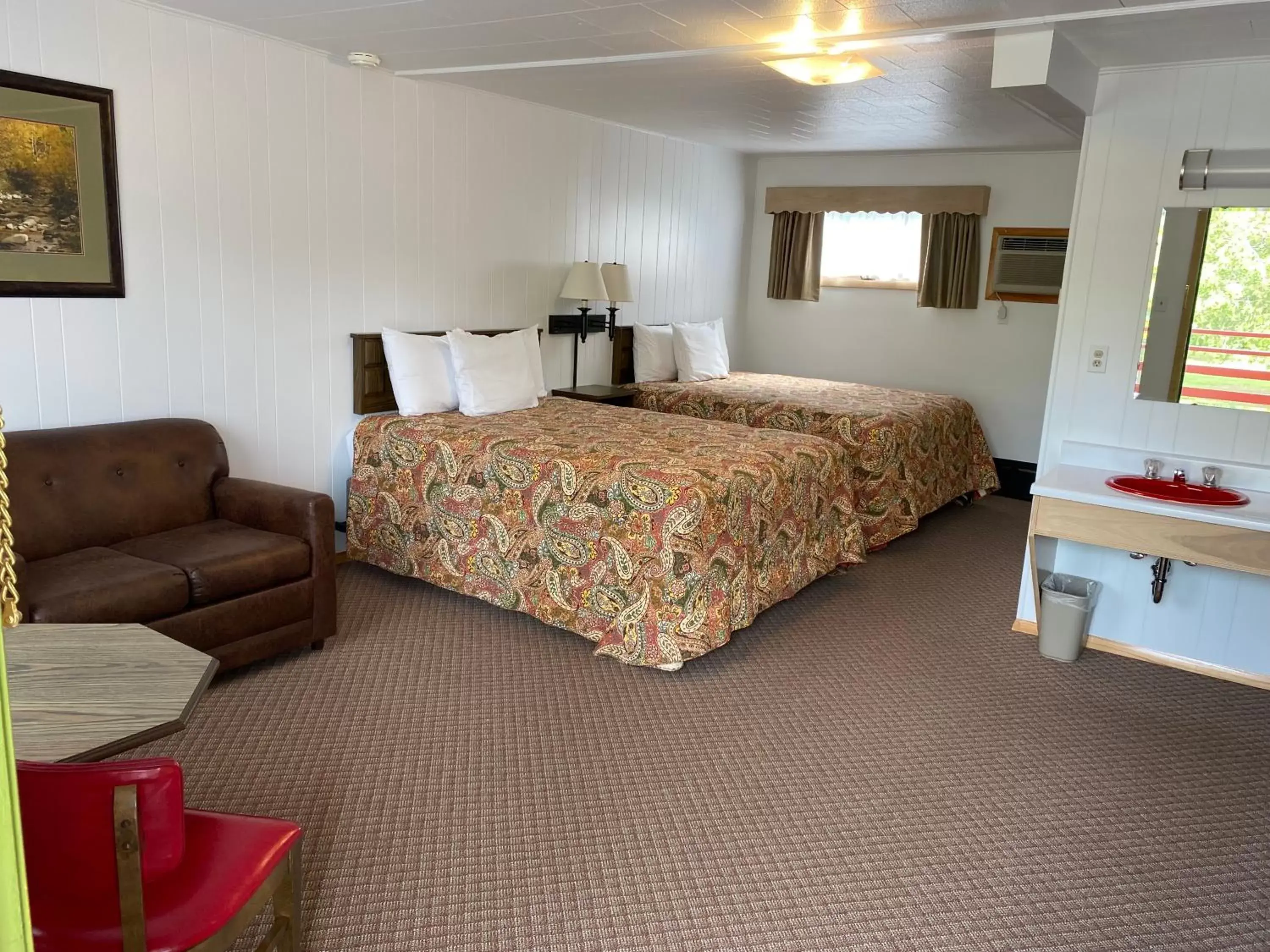 Bed in Cedars Motel