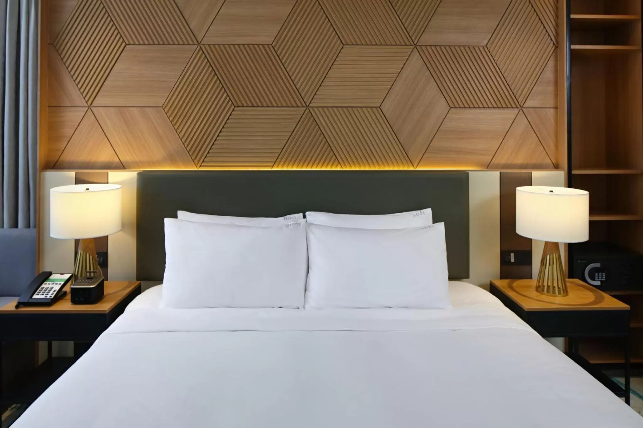 Photo of the whole room, Bed in Holiday Inn Cebu City by IHG