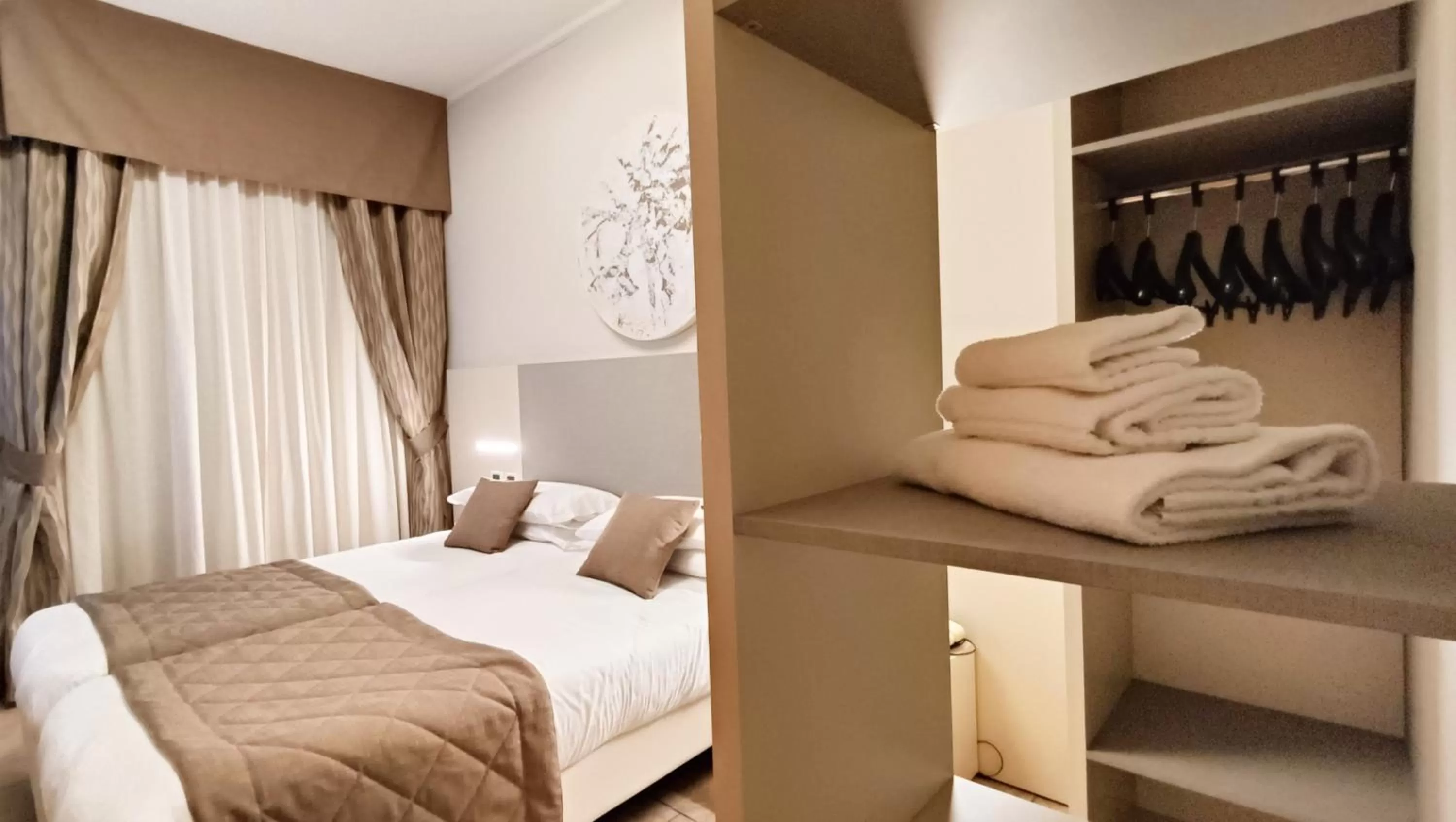 Bedroom, Bed in Valmarina