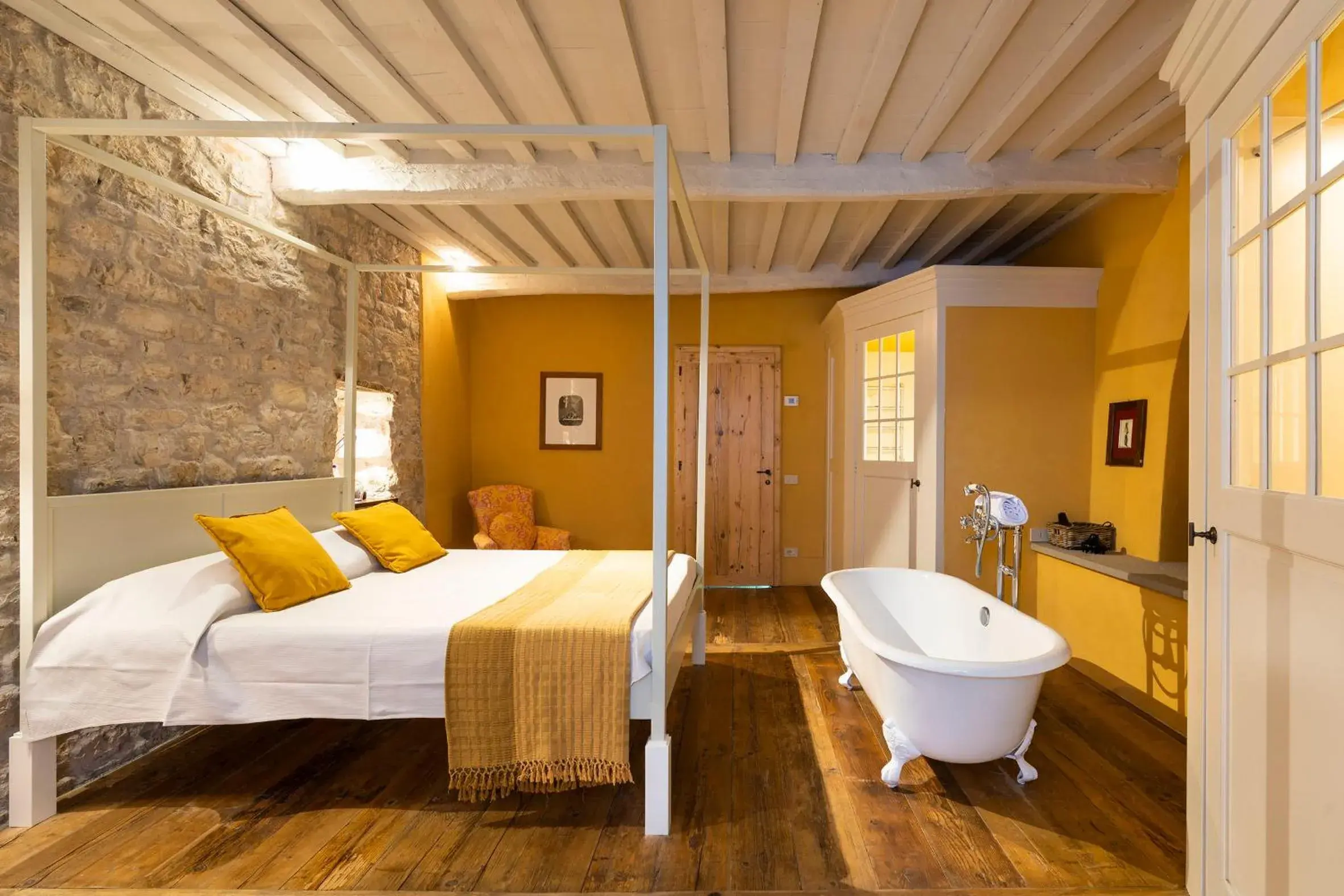 Bed in Castello di Fonterutoli Wine Resort