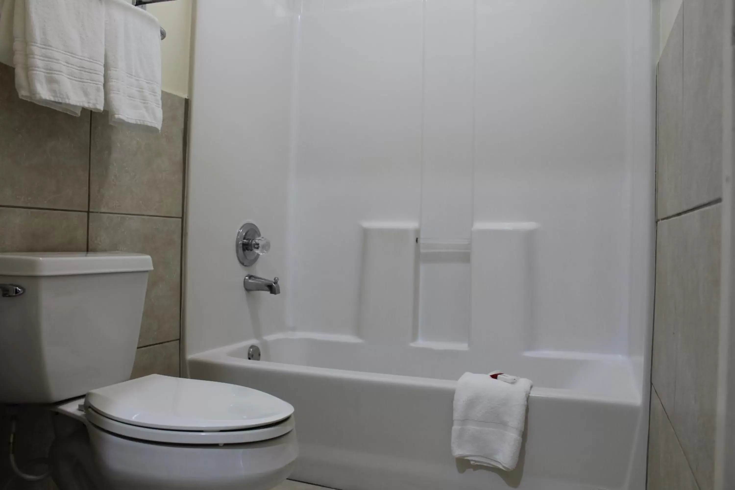 Toilet, Bathroom in Travelodge by Wyndham Florida City/Homestead/Everglades